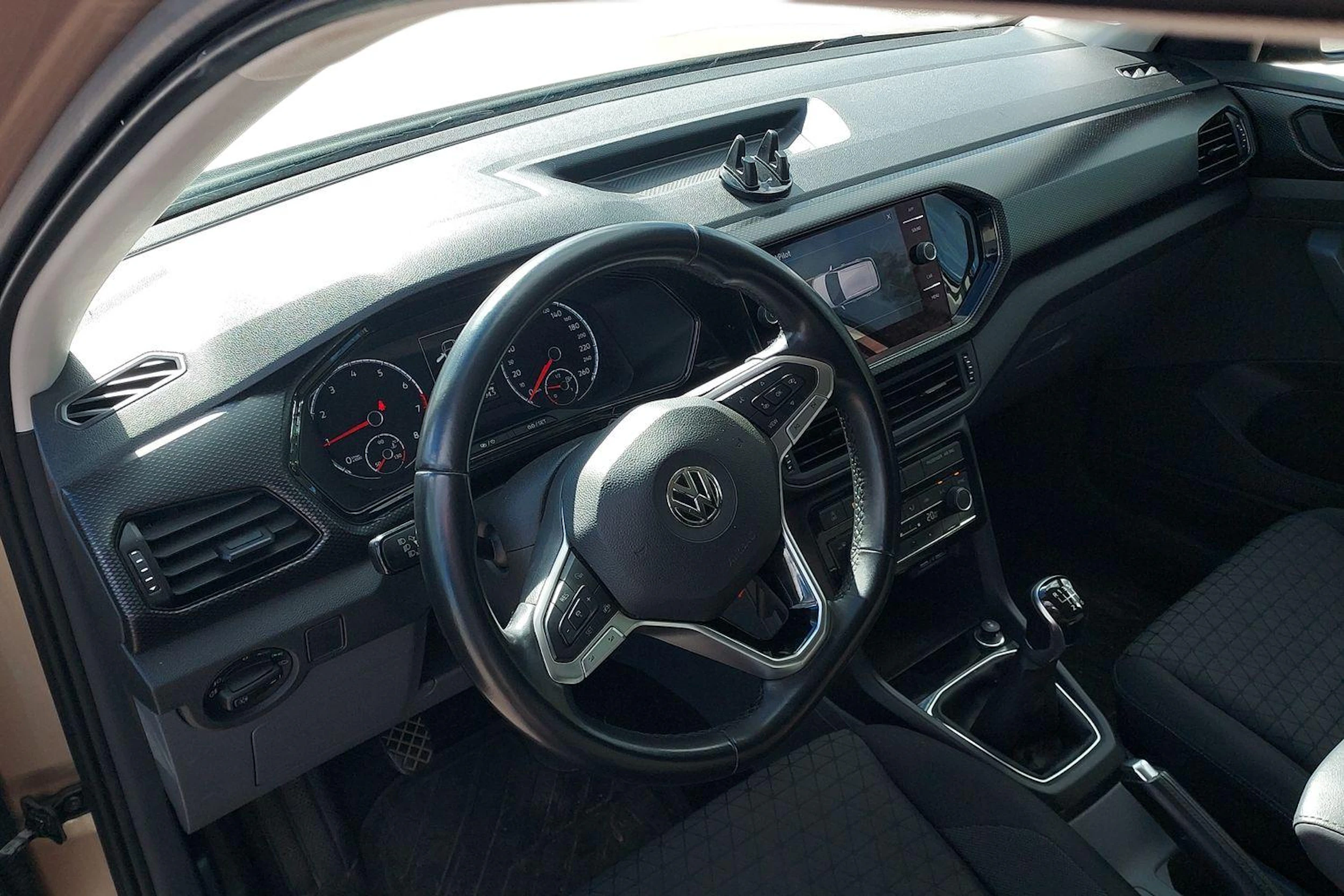 oranssi Volkswagen T-Cross 2019 kuva 3.