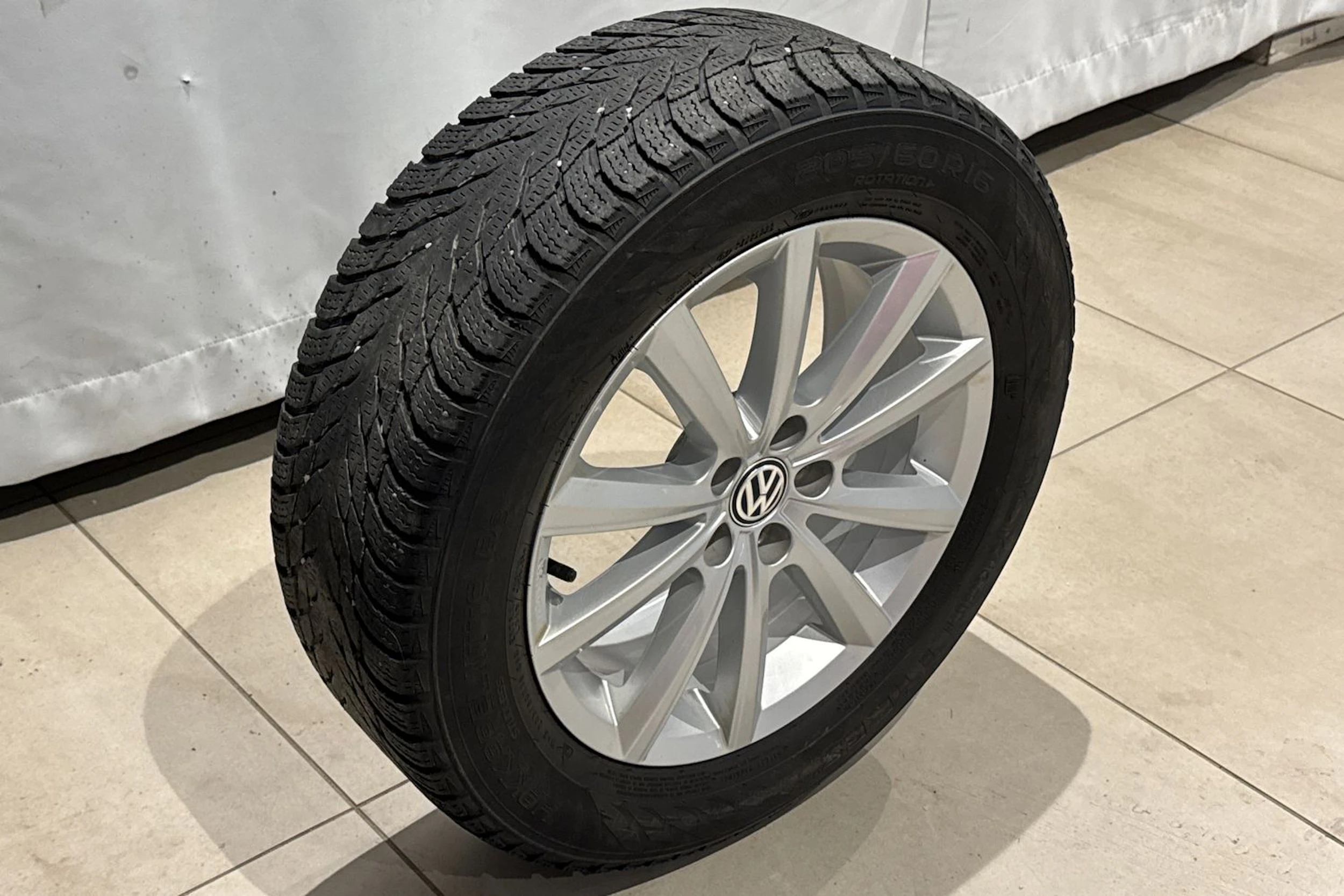 oranssi Volkswagen T-Cross 2020 kuva 11.
