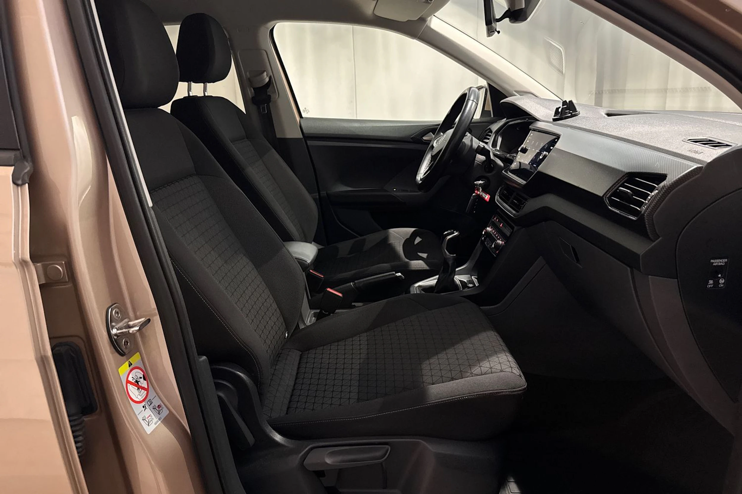 oranssi Volkswagen T-Cross 2020 kuva 13.