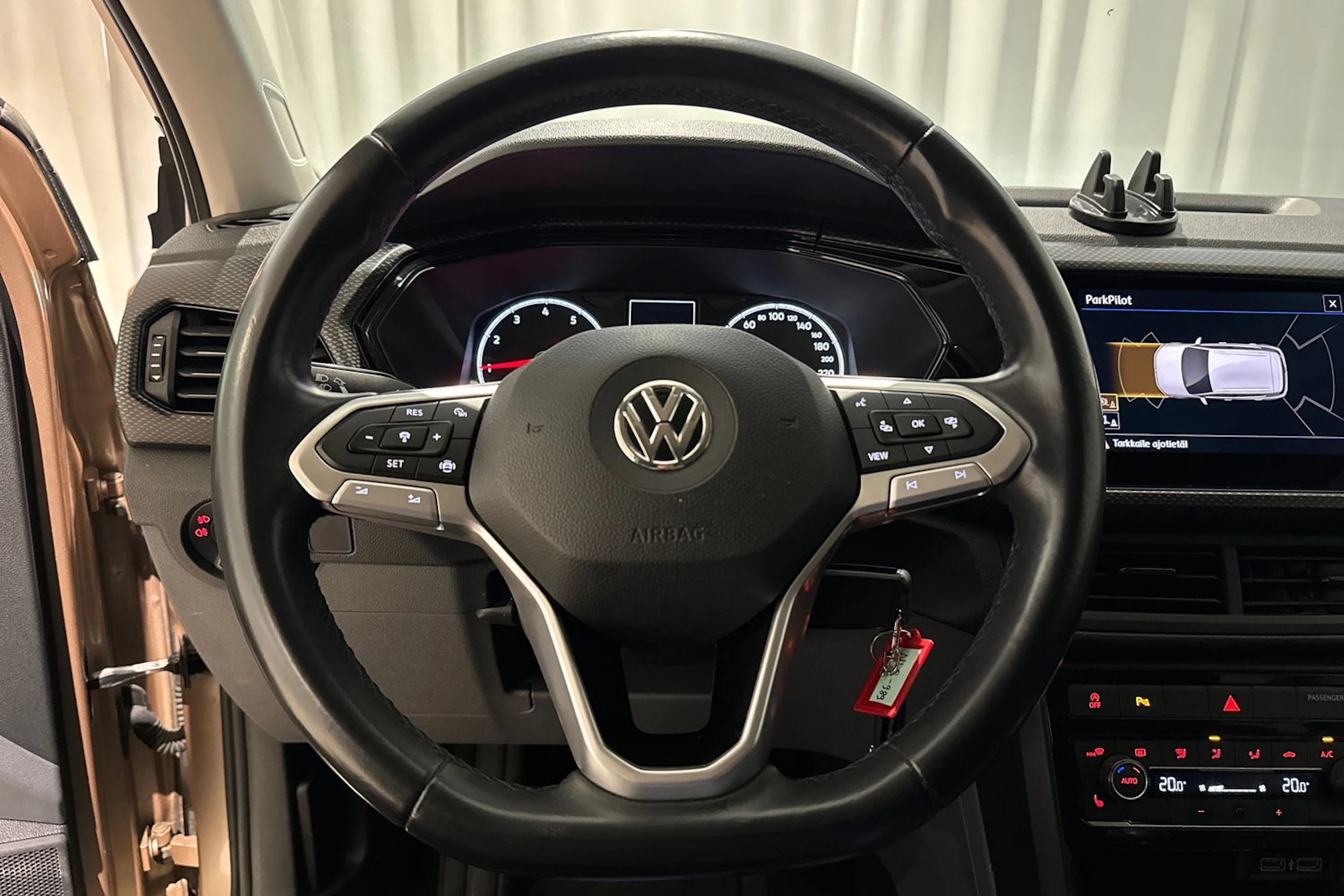 oranssi Volkswagen T-Cross 2020 kuva 14.