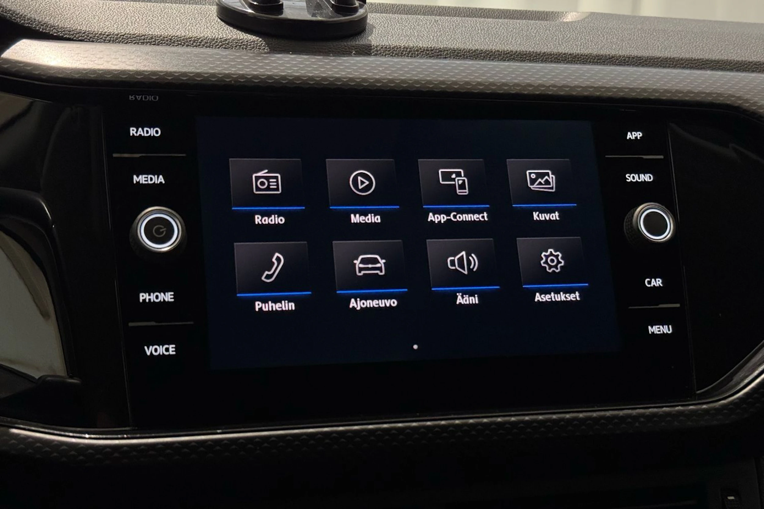 oranssi Volkswagen T-Cross 2020 kuva 17.