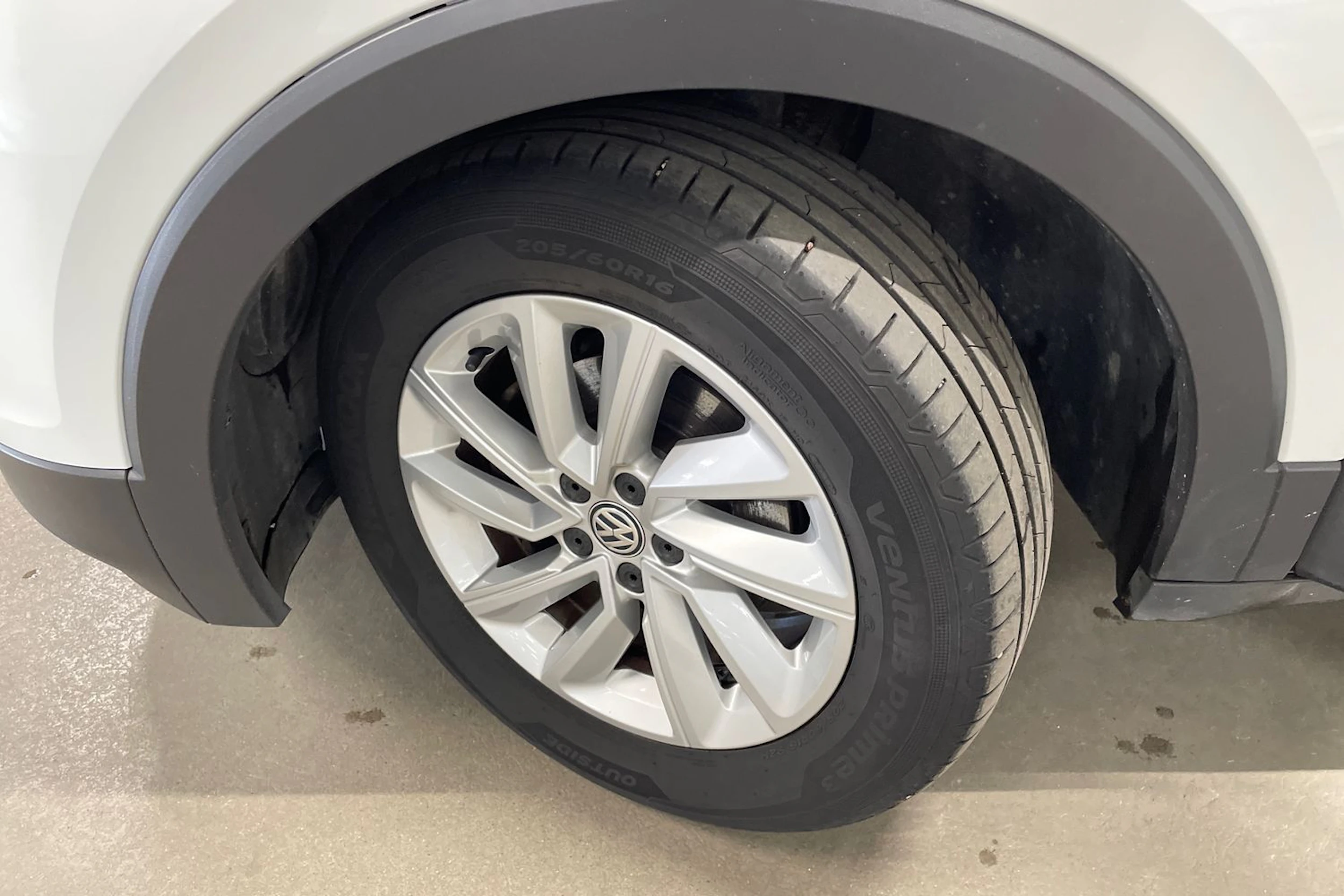 valkoinen Volkswagen T-Cross 2020 kuva 10.