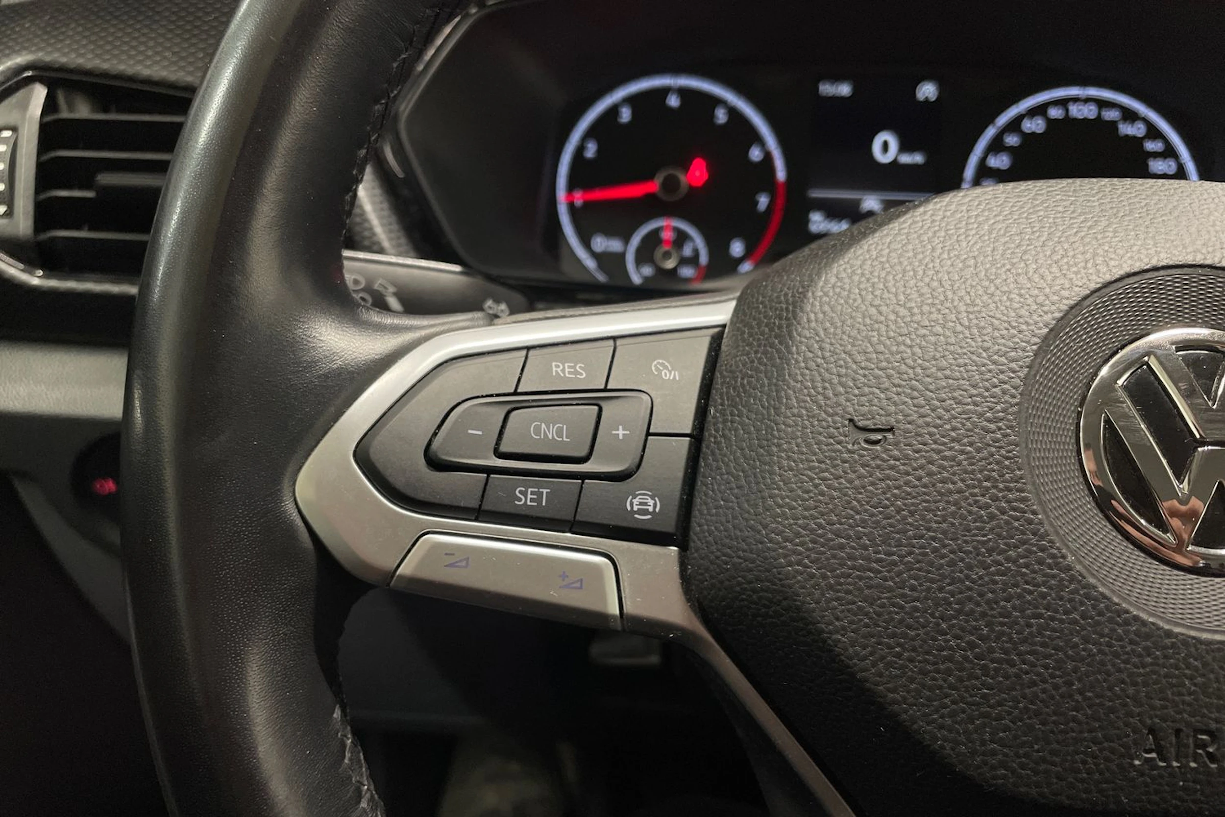 valkoinen Volkswagen T-Cross 2020 kuva 16.