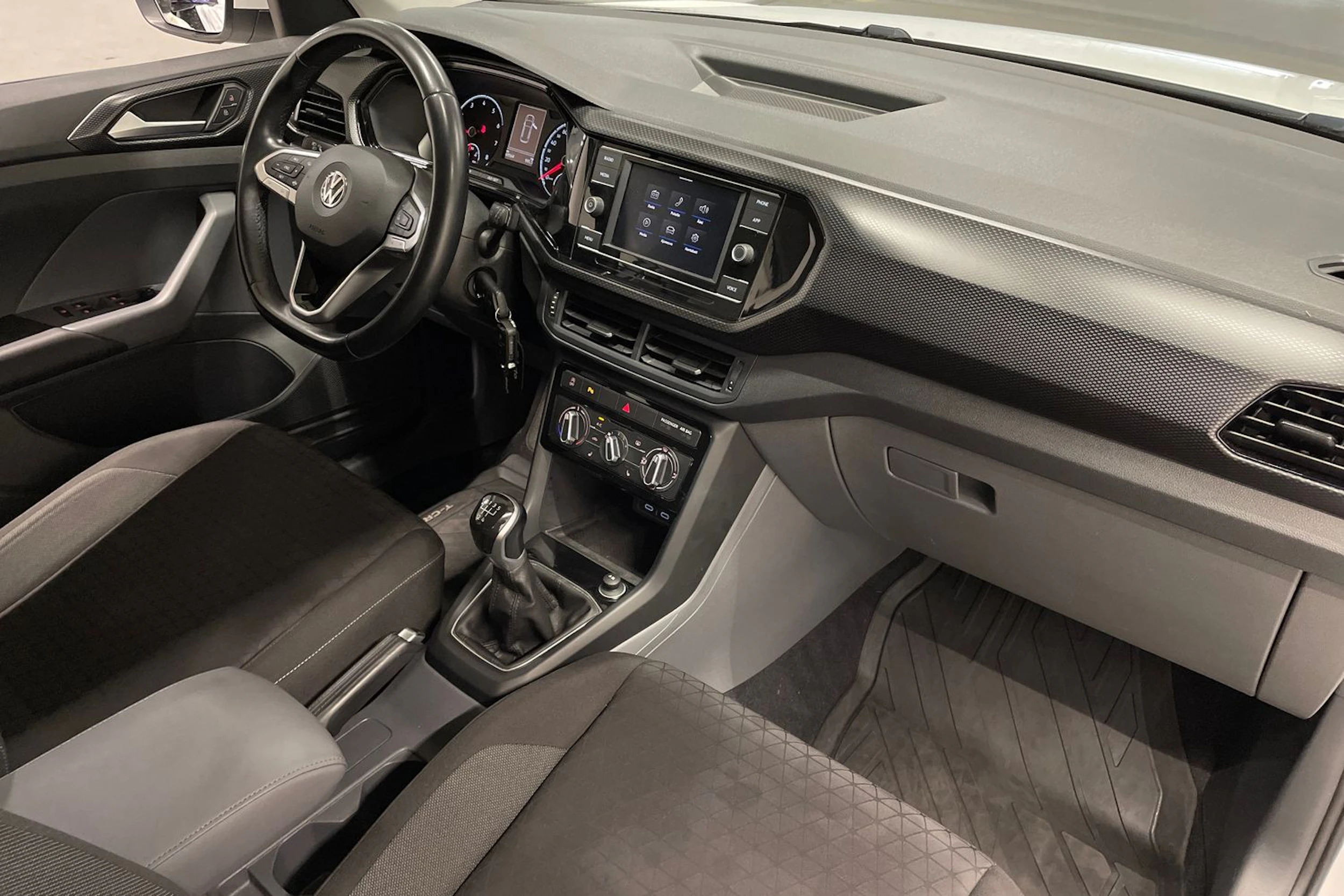 valkoinen Volkswagen T-Cross 2020 kuva 20.
