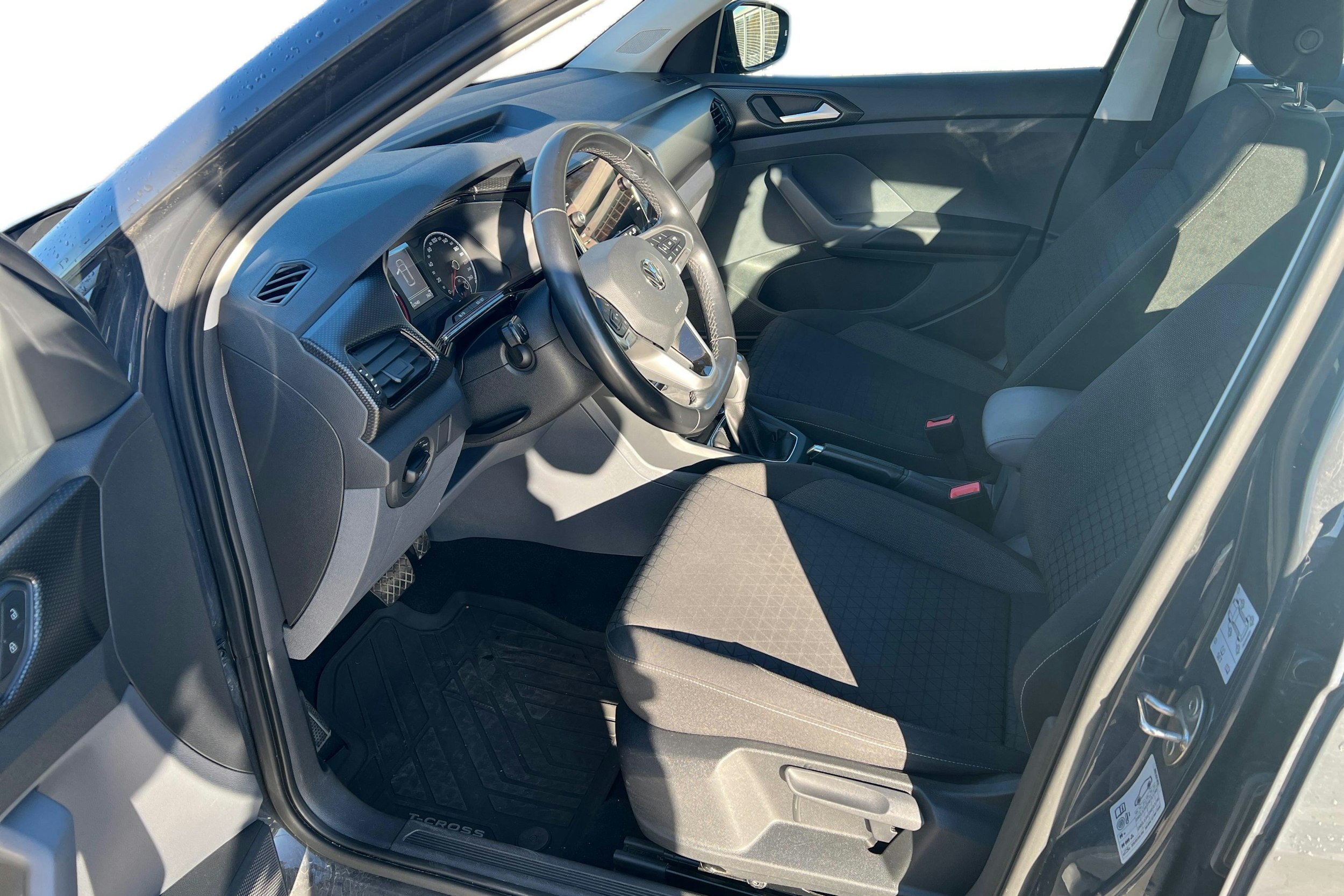 Harmaa Volkswagen T-Cross 2020 kuva 3.