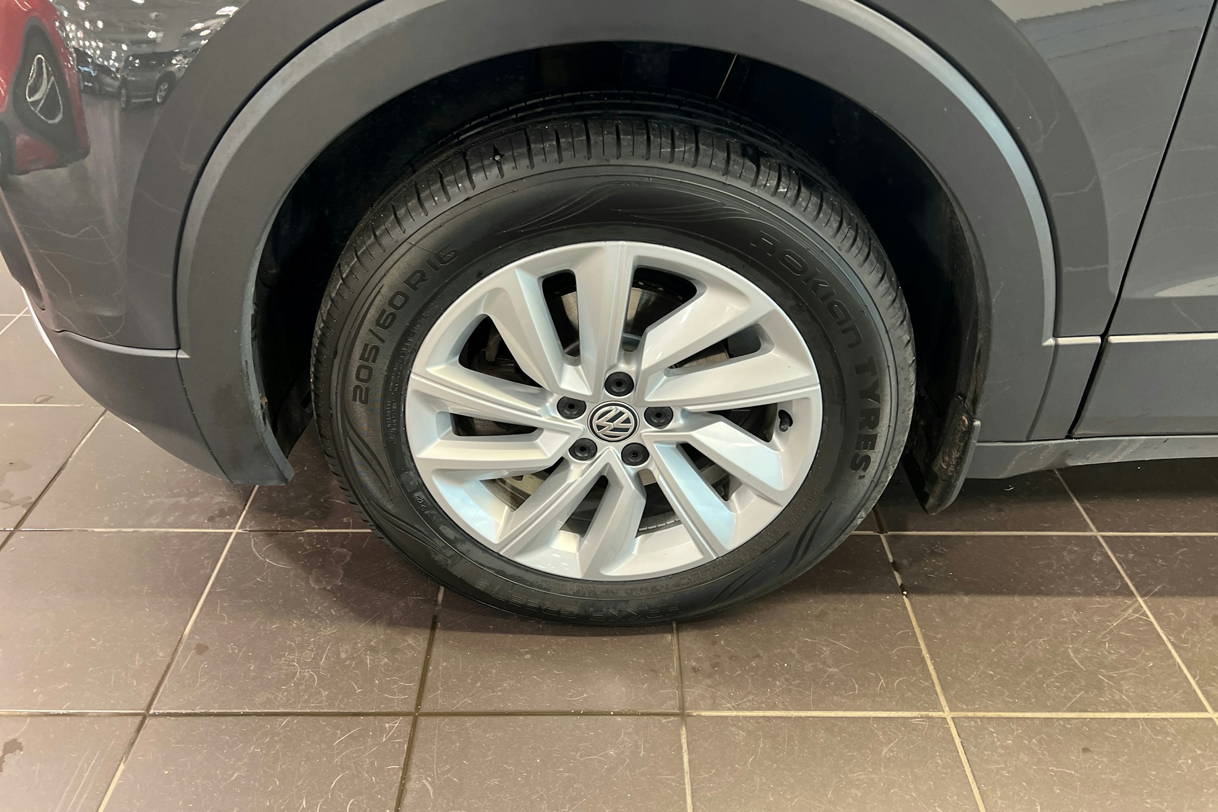 Harmaa Volkswagen T-Cross 2020 kuva 11.