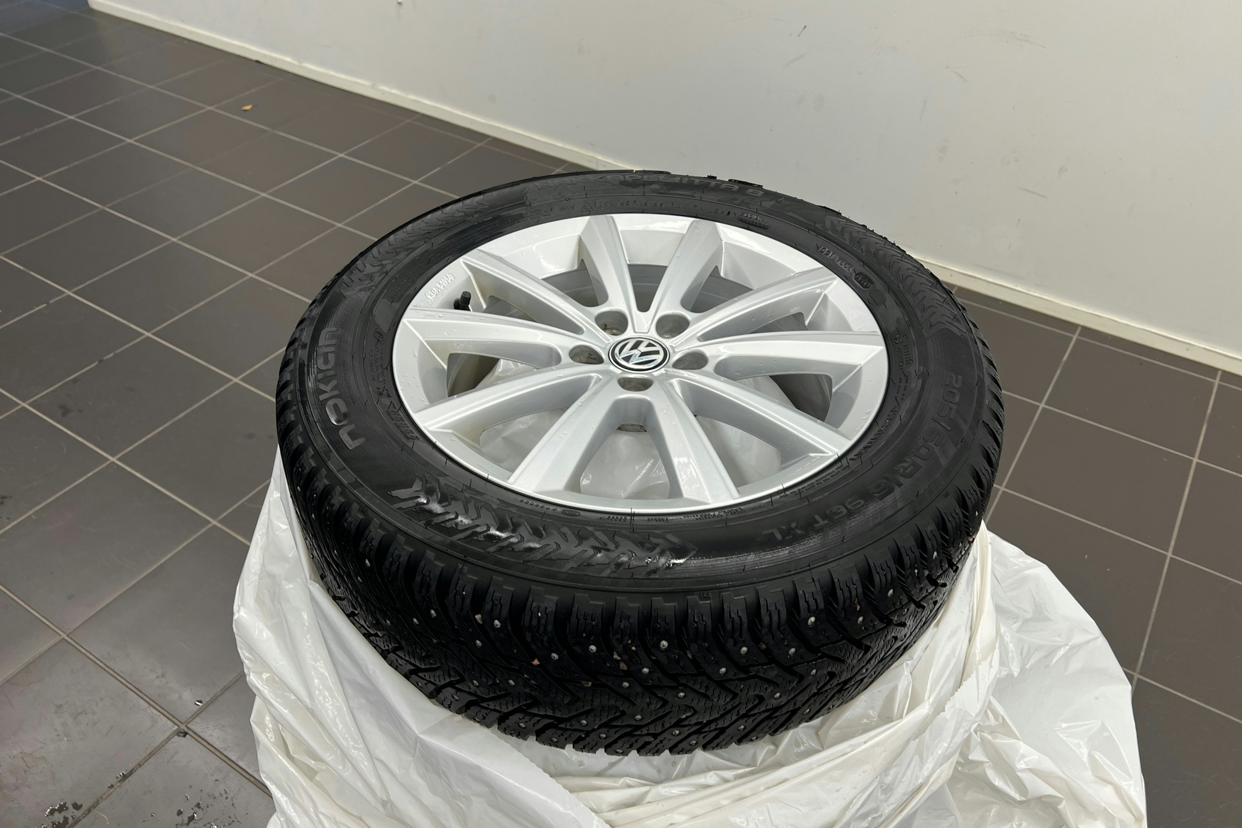 Harmaa Volkswagen T-Cross 2020 kuva 14.