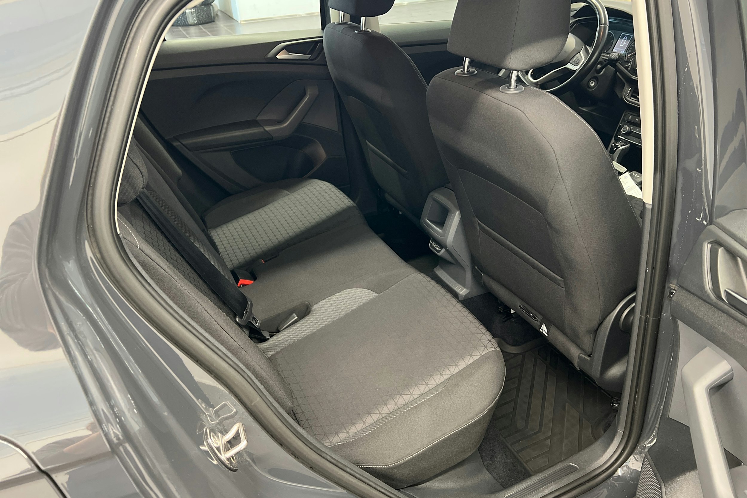 Harmaa Volkswagen T-Cross 2020 kuva 16.