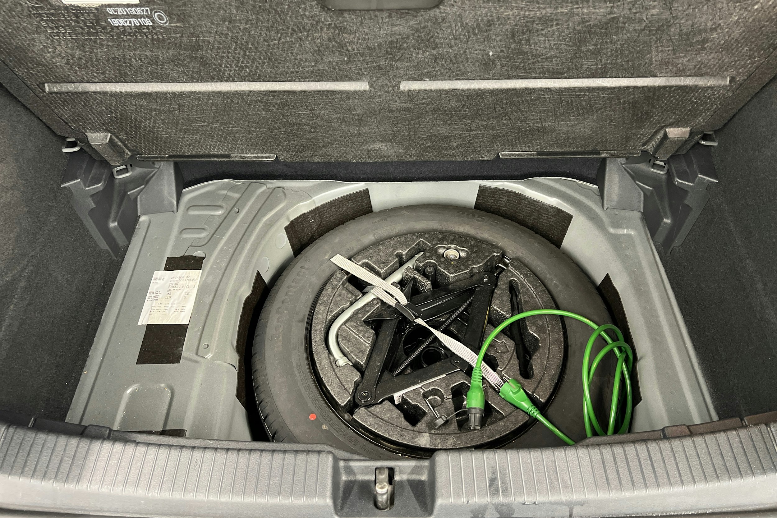 Harmaa Volkswagen T-Cross 2020 kuva 18.