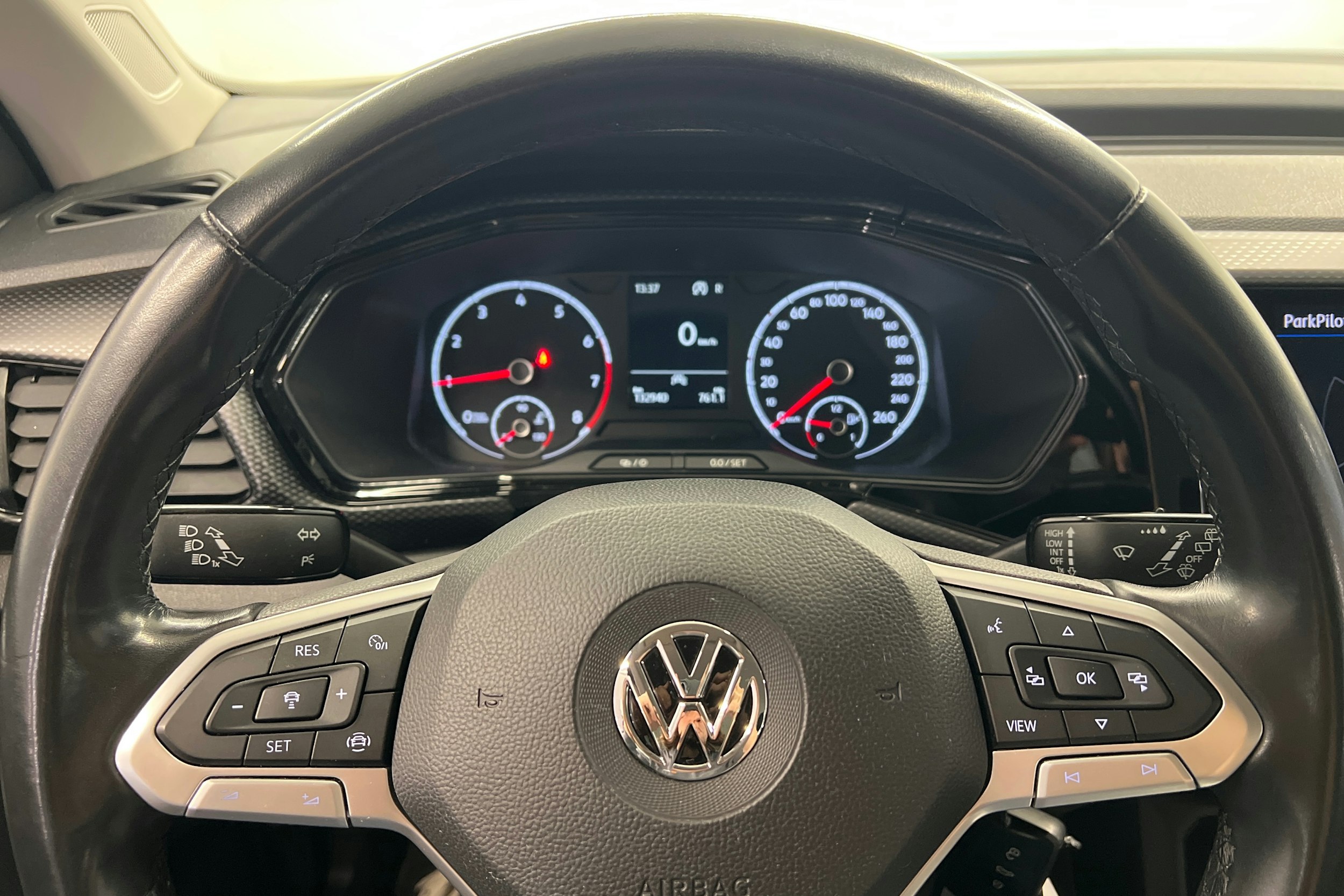 Harmaa Volkswagen T-Cross 2020 kuva 19.