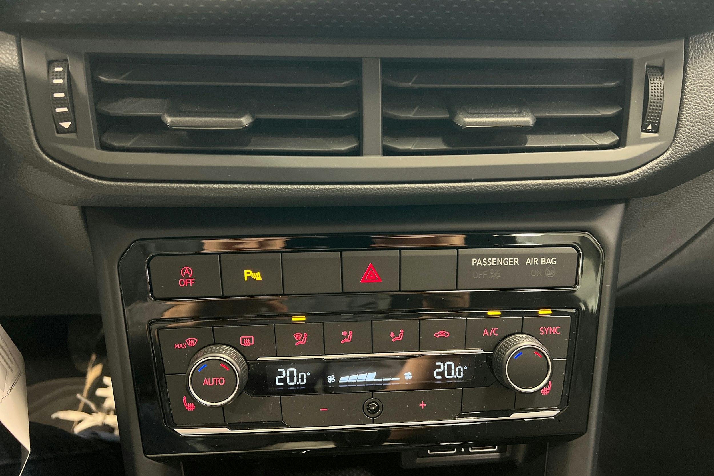 Harmaa Volkswagen T-Cross 2020 kuva 21.