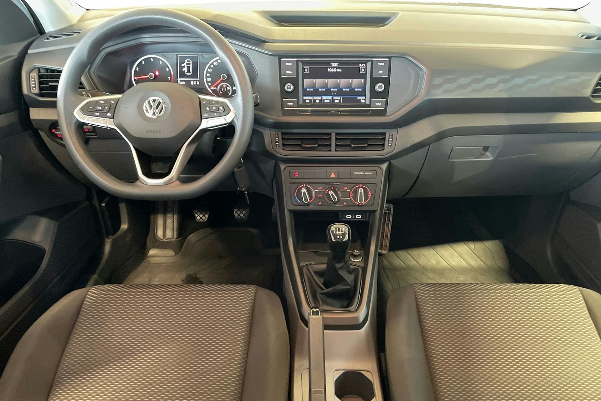 valkoinen Volkswagen T-Cross 2020 kuva 9.