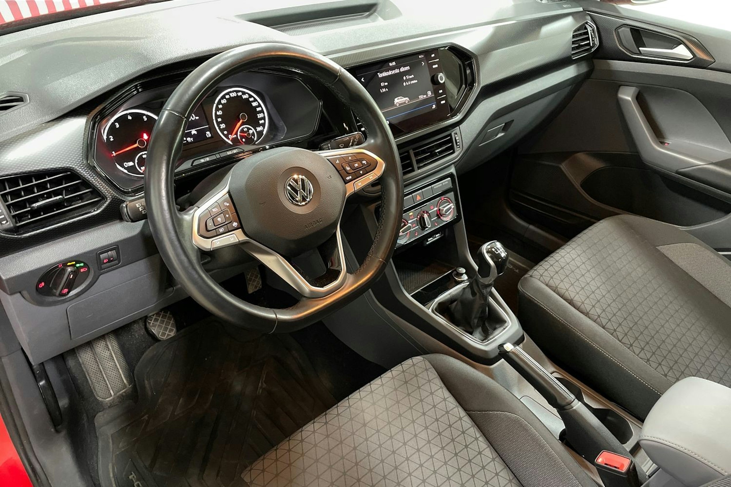 Punainen Volkswagen T-Cross 2020 kuva 7.
