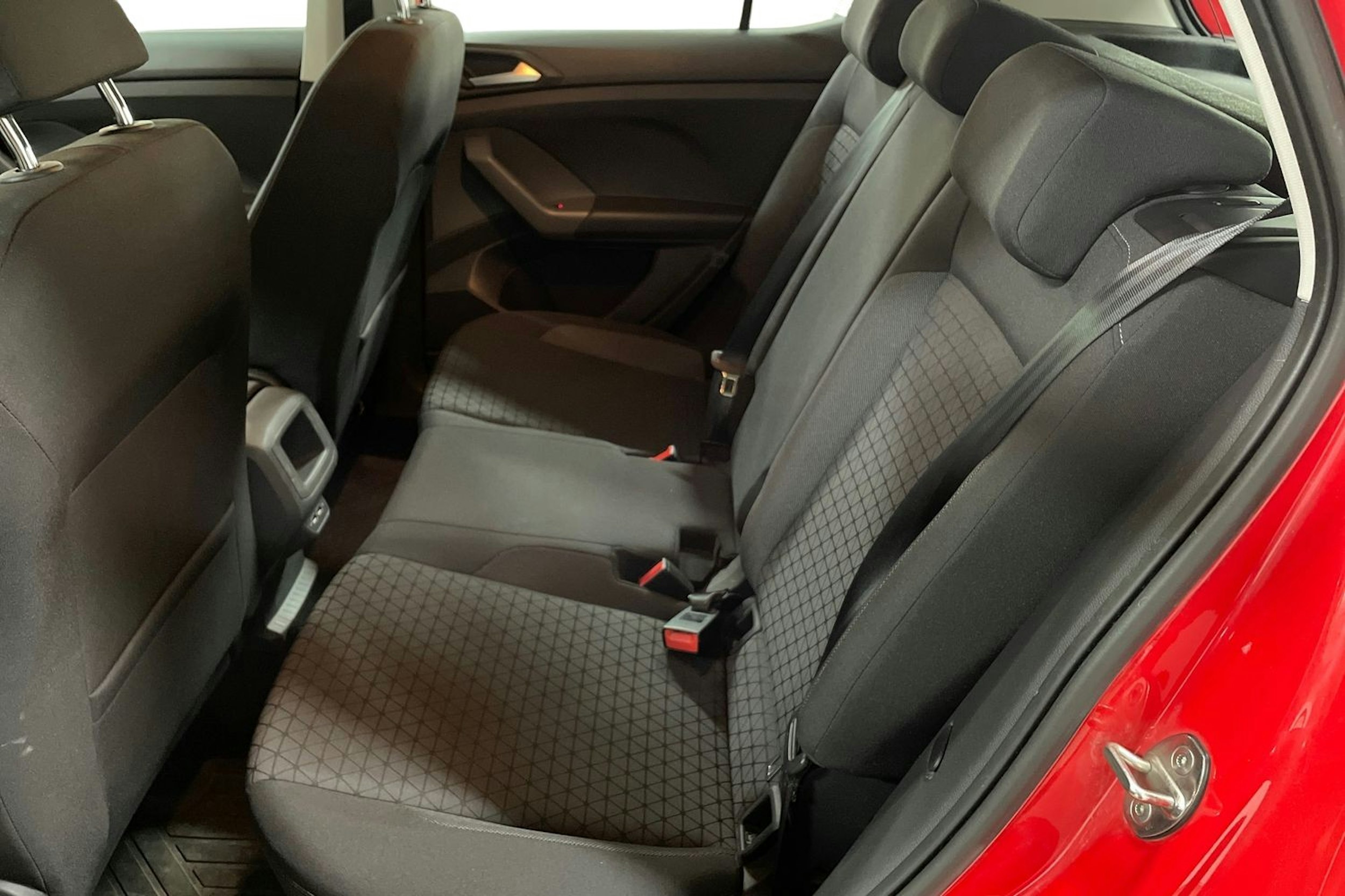 Punainen Volkswagen T-Cross 2020 kuva 10.