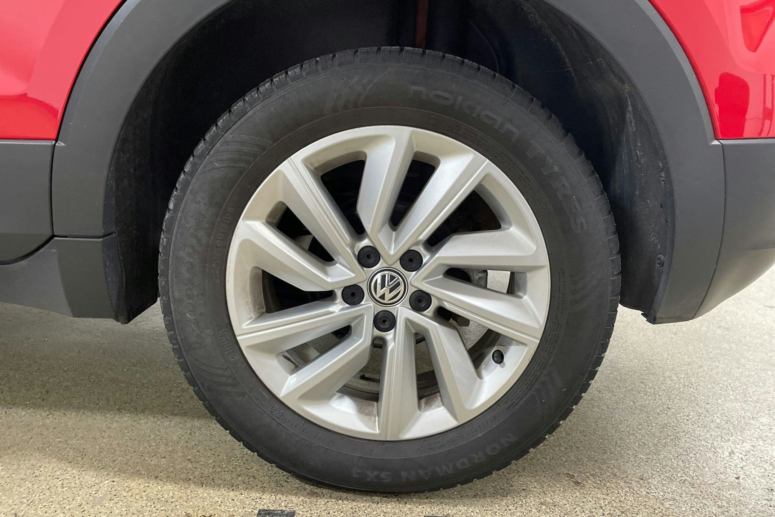 Punainen Volkswagen T-Cross 2020 kuva 14.