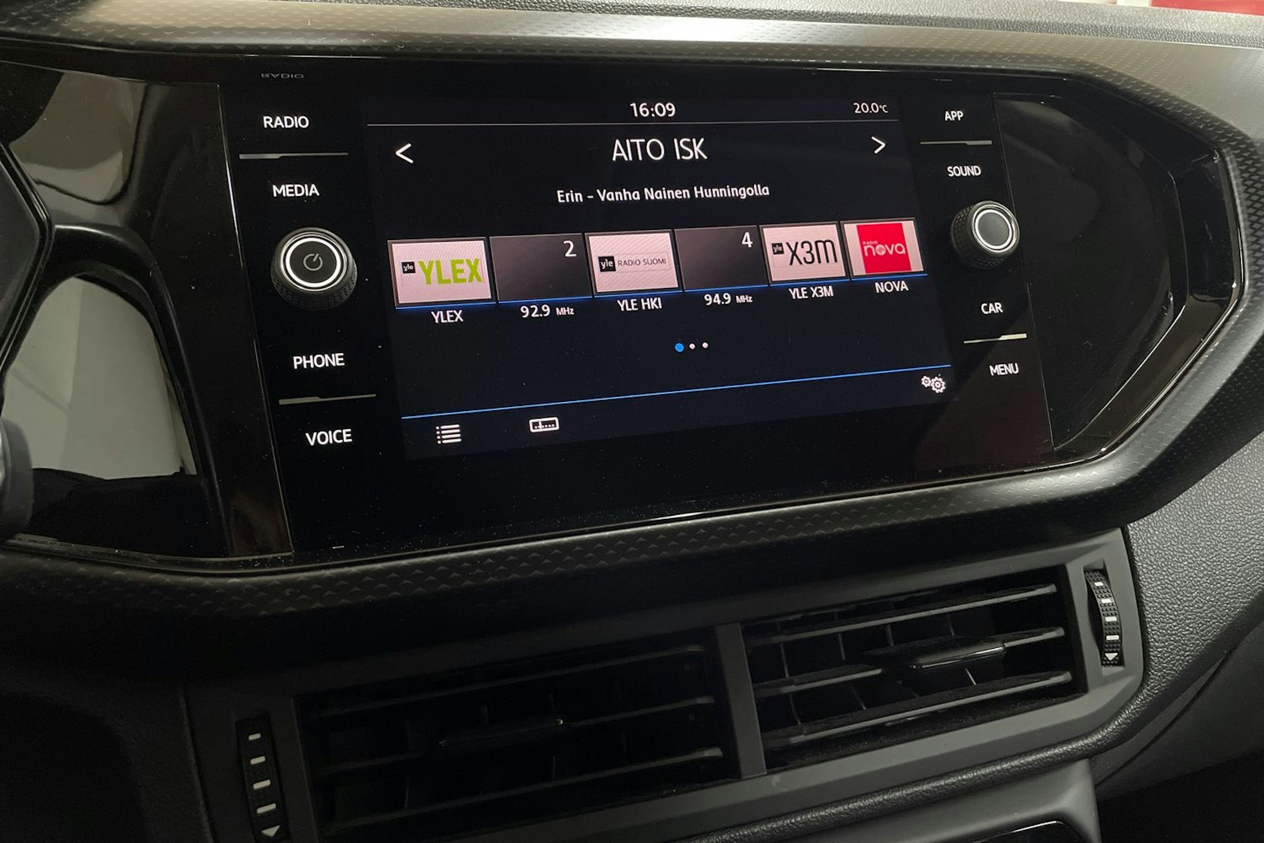 Punainen Volkswagen T-Cross 2020 kuva 17.