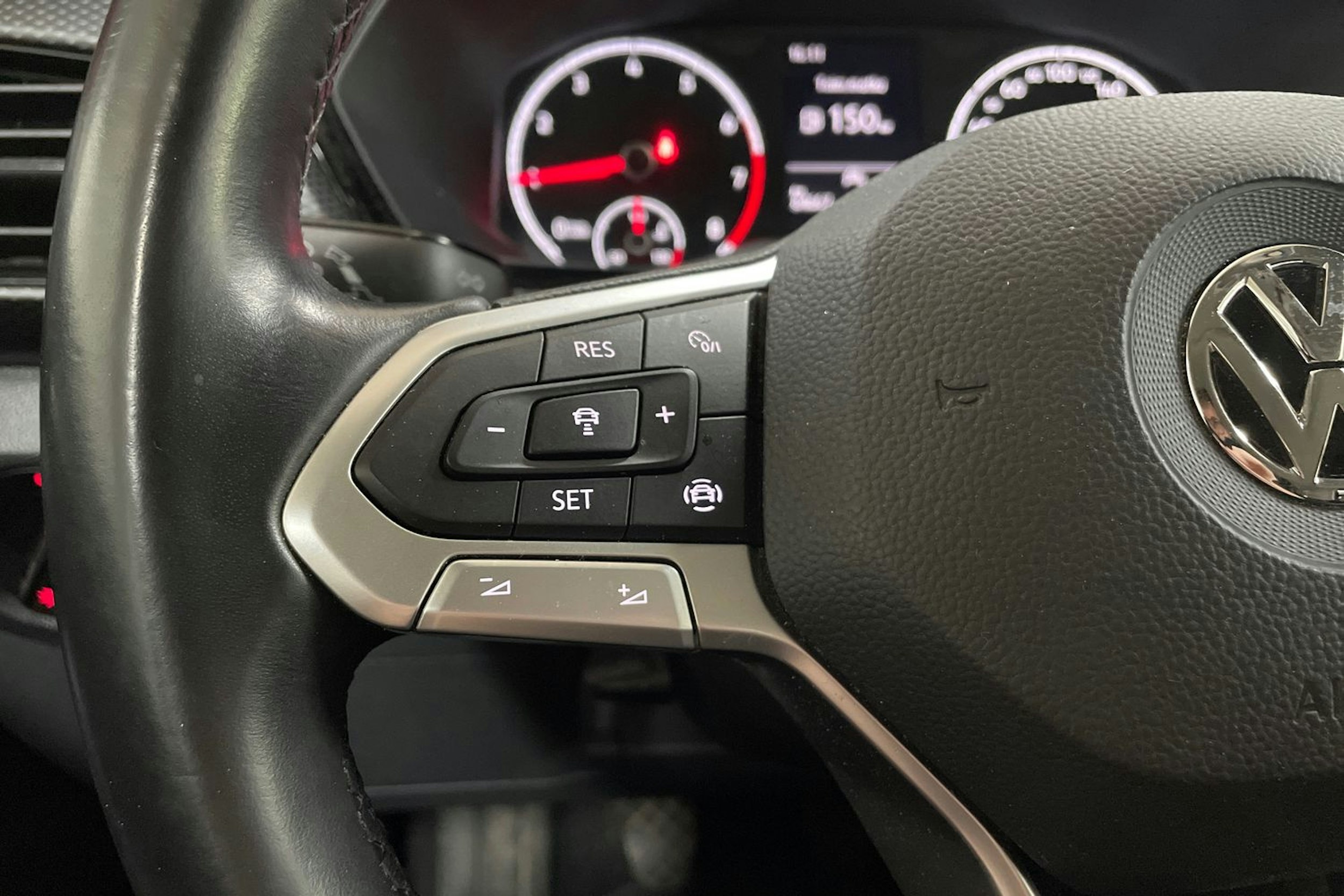 Punainen Volkswagen T-Cross 2020 kuva 22.