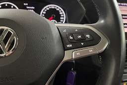Punainen Volkswagen T-Cross 2020 kuva 23.