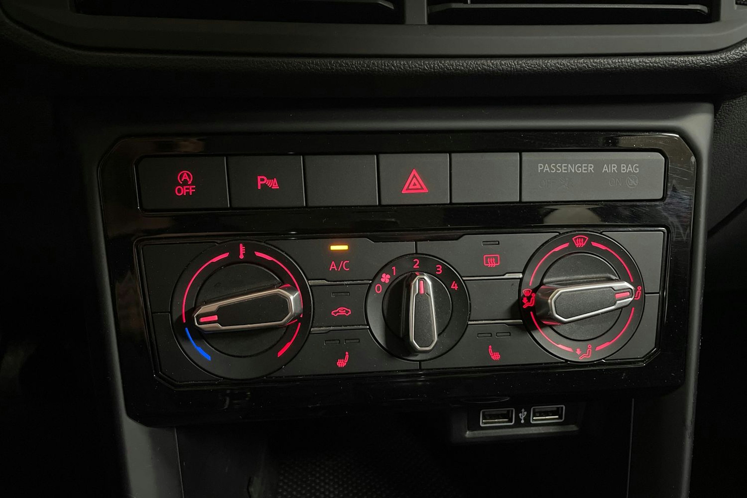 Punainen Volkswagen T-Cross 2020 kuva 25.