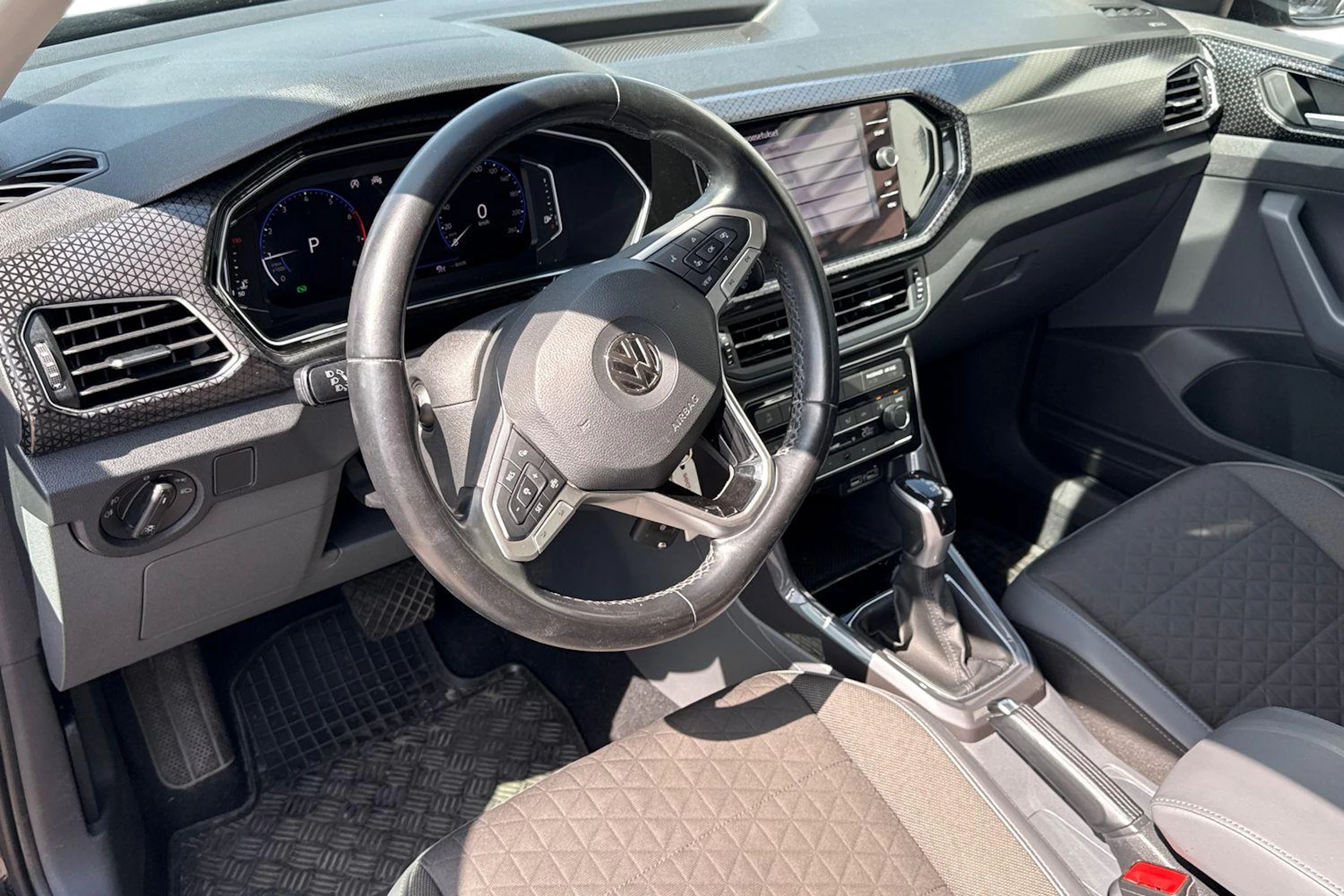 Musta Volkswagen T-Cross 2020 kuva 3.
