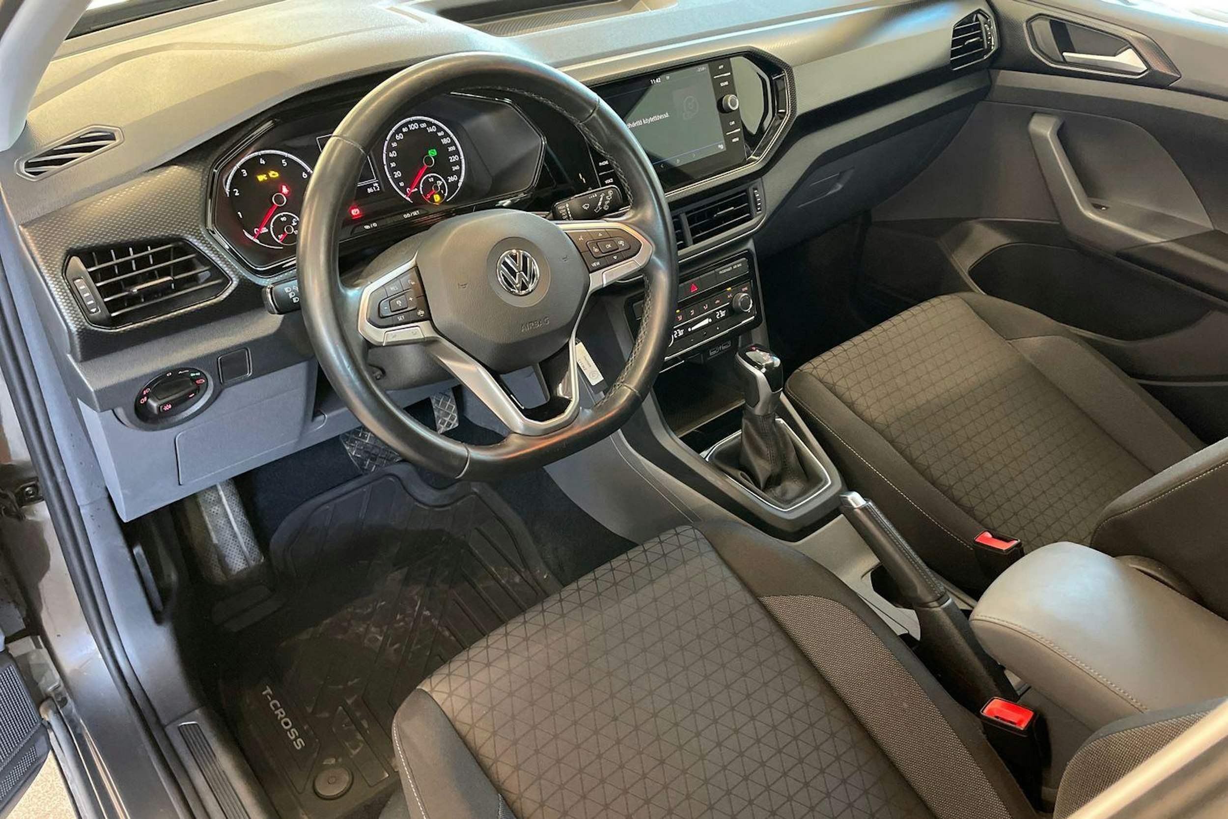 harmaa Volkswagen T-Cross 2020 kuva 7.