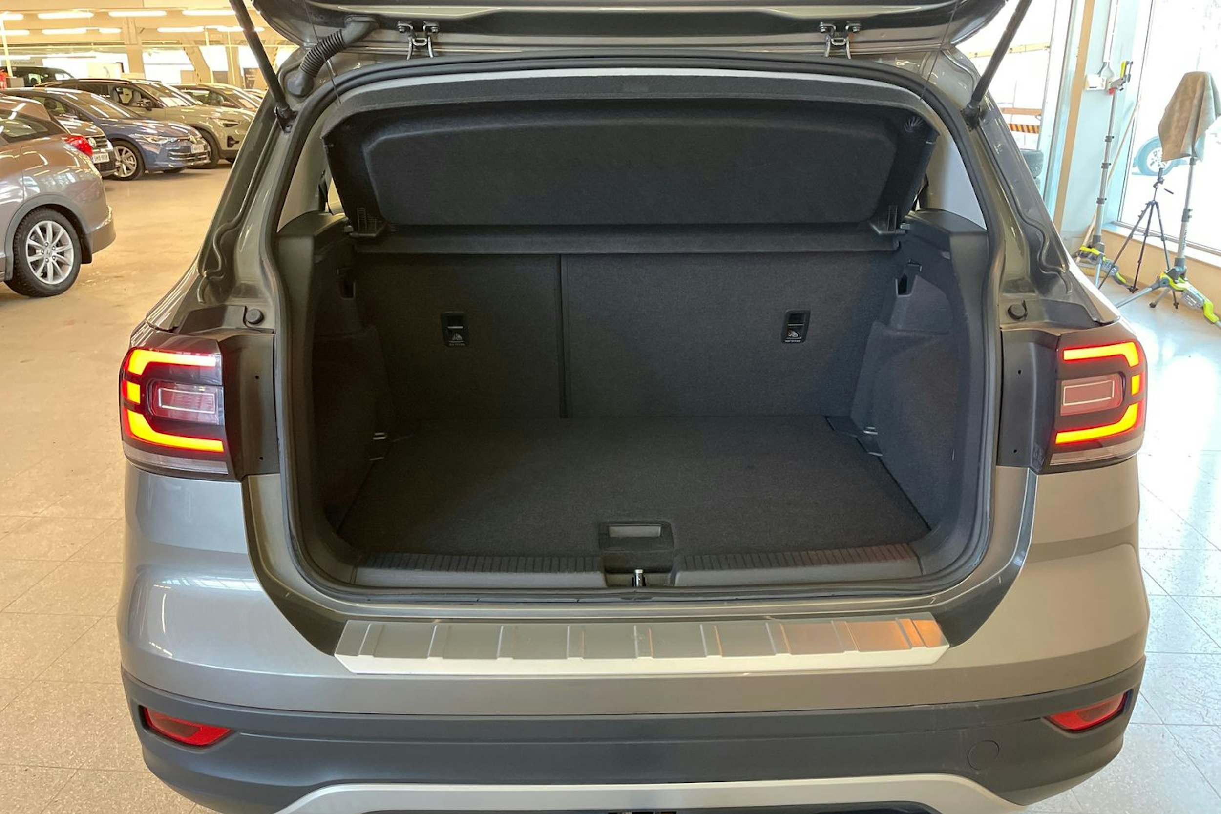 harmaa Volkswagen T-Cross 2020 kuva 23.