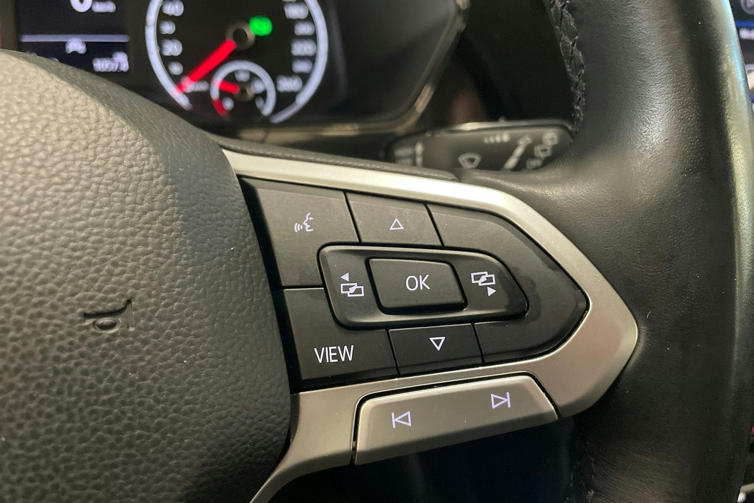 Valkoinen Volkswagen T-Cross 2020 kuva 17.