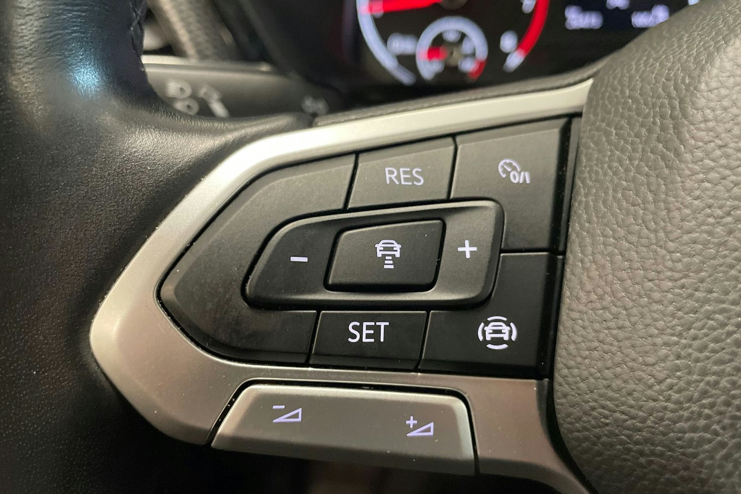 Valkoinen Volkswagen T-Cross 2020 kuva 18.