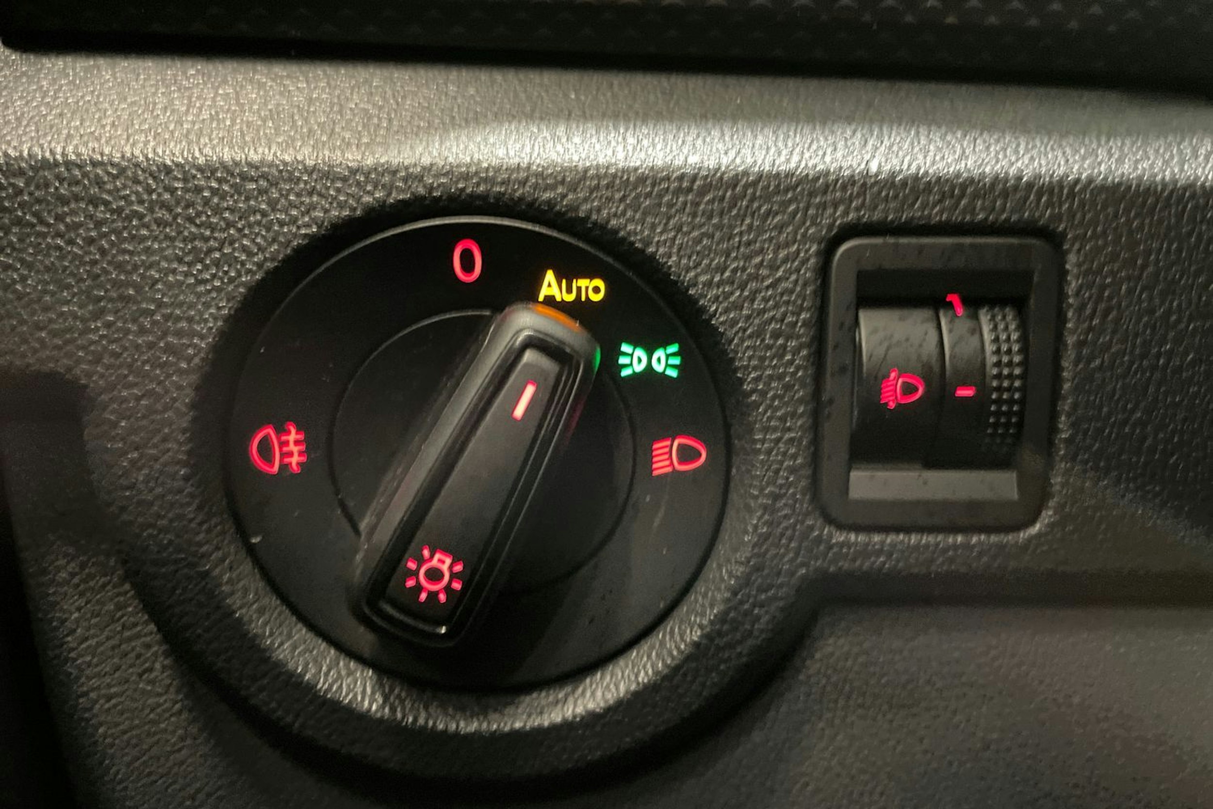 Valkoinen Volkswagen T-Cross 2020 kuva 20.