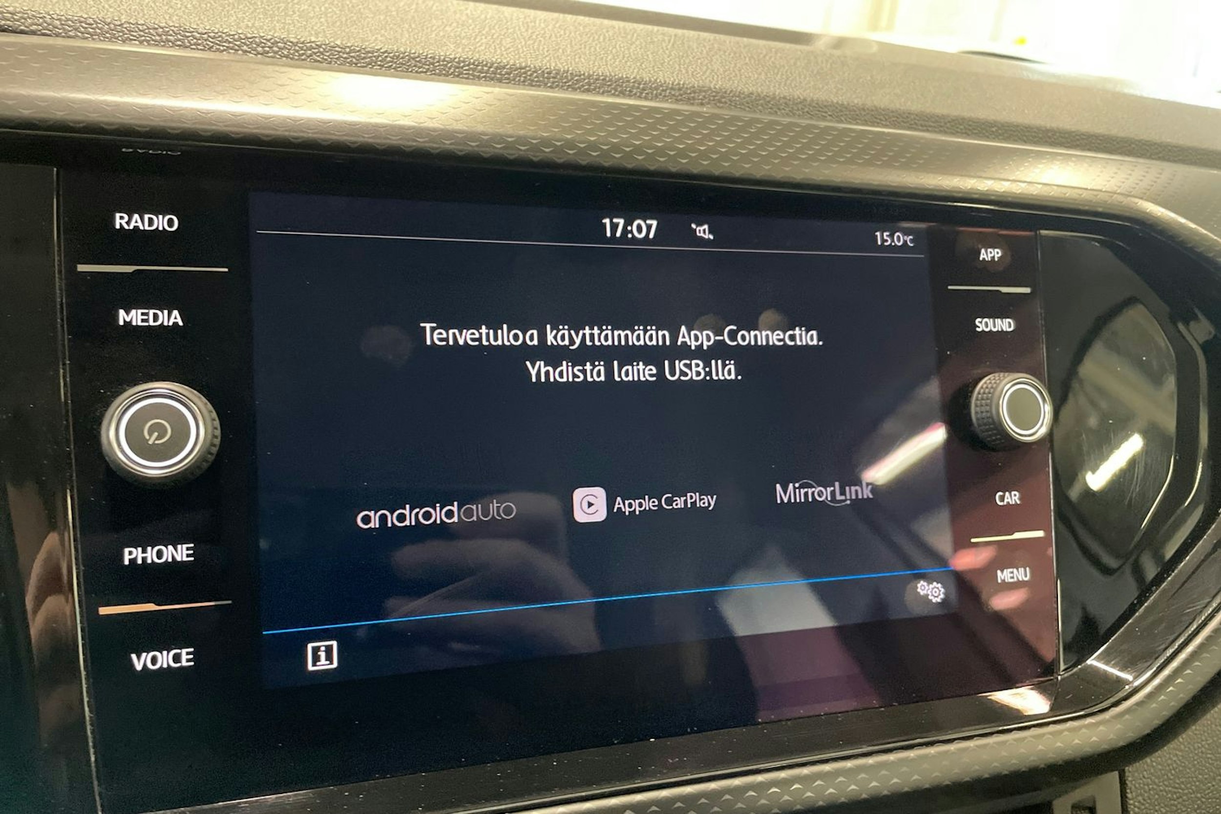 Valkoinen Volkswagen T-Cross 2020 kuva 25.