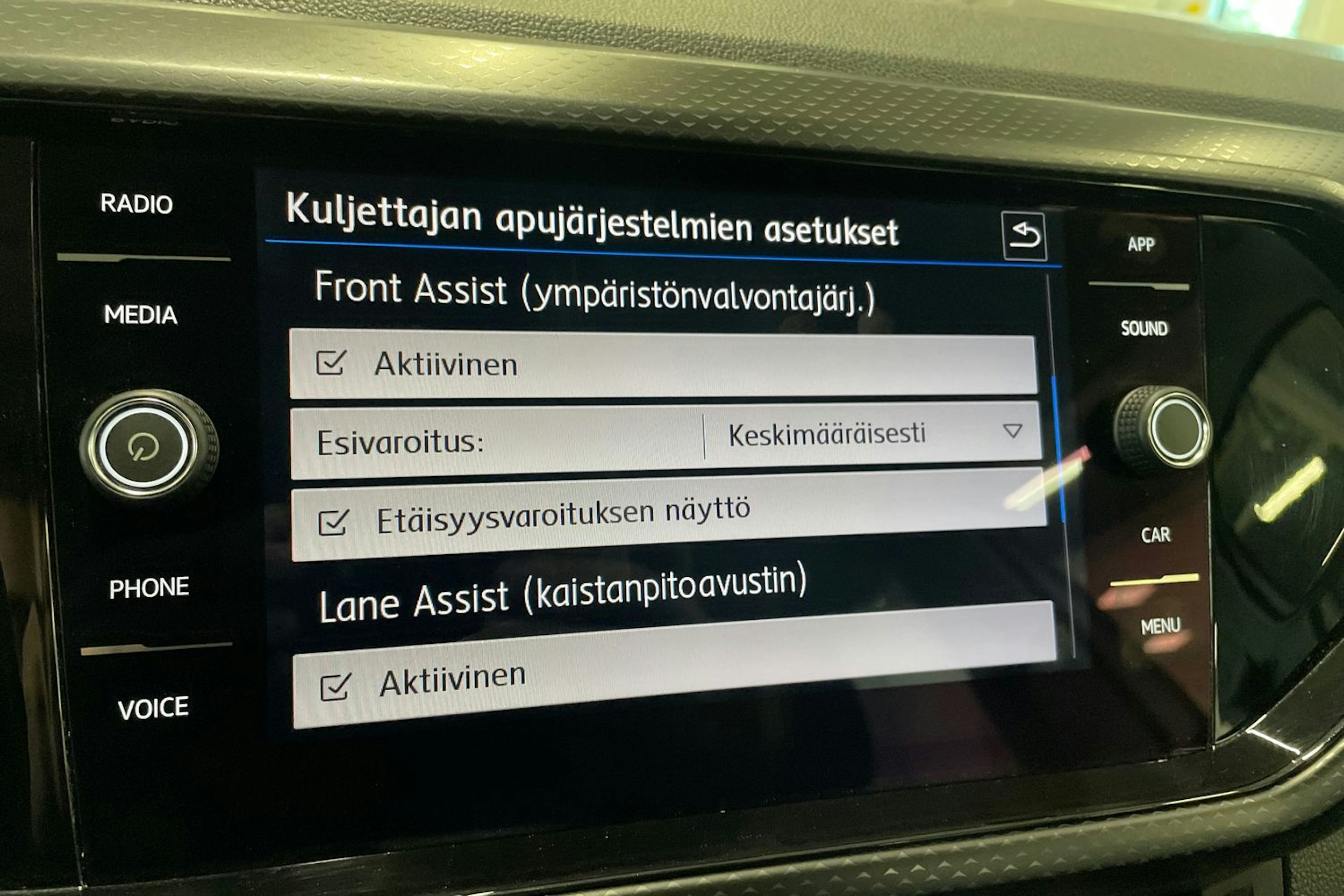 Valkoinen Volkswagen T-Cross 2020 kuva 28.