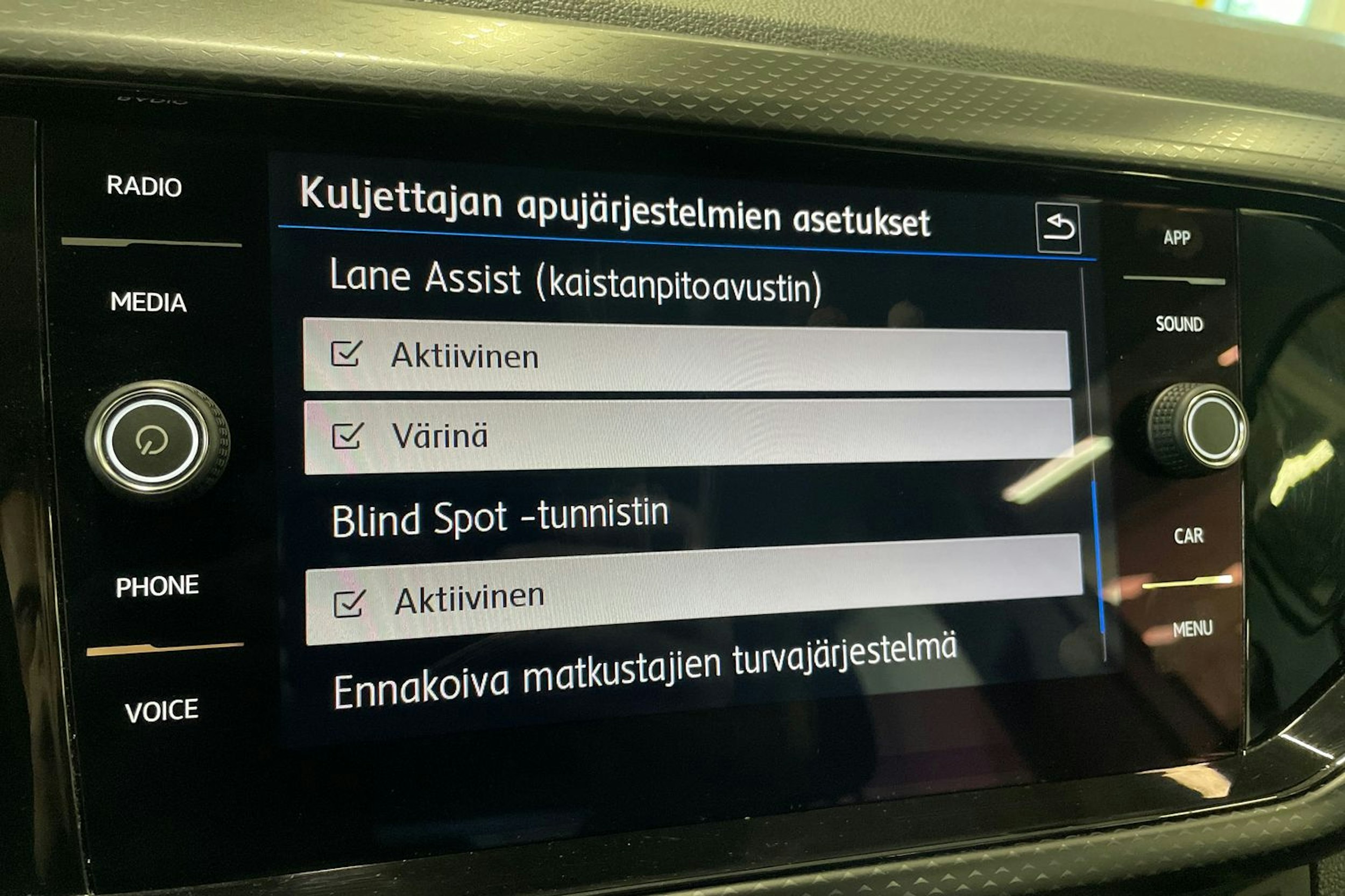 Valkoinen Volkswagen T-Cross 2020 kuva 29.
