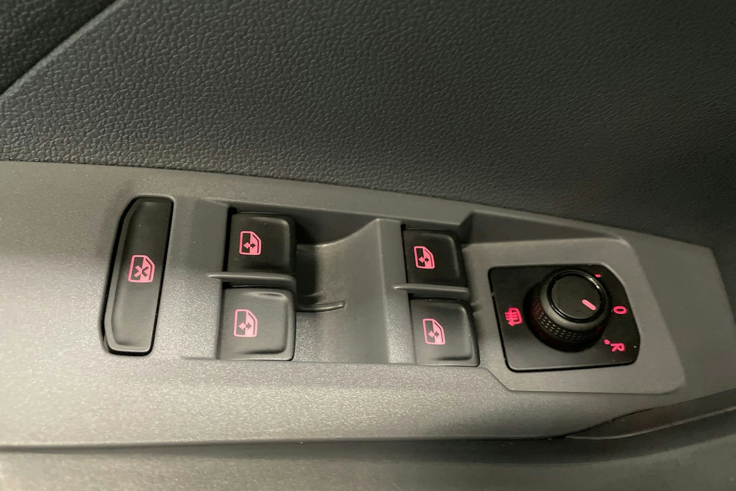 Valkoinen Volkswagen T-Cross 2020 kuva 33.
