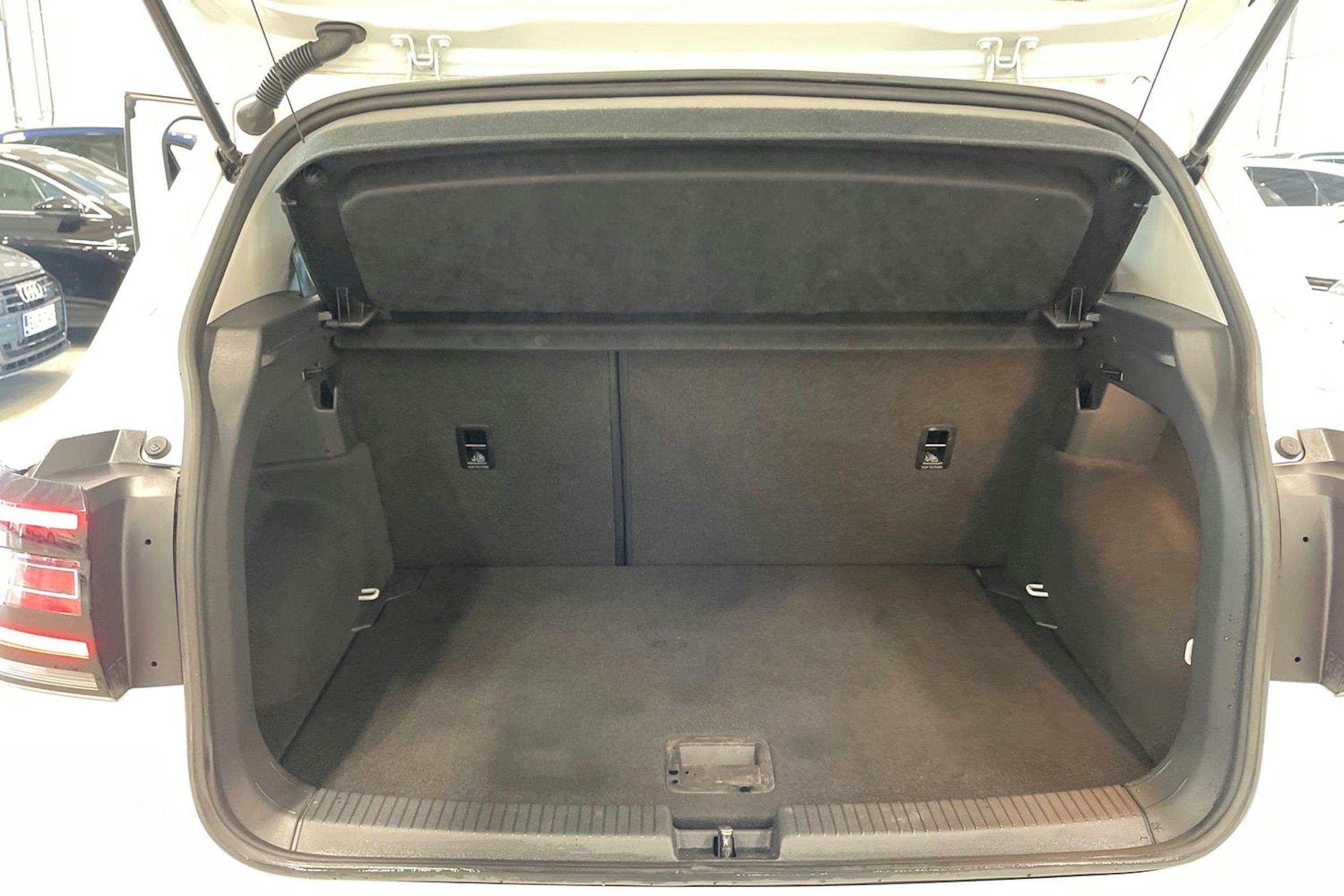 Valkoinen Volkswagen T-Cross 2020 kuva 35.