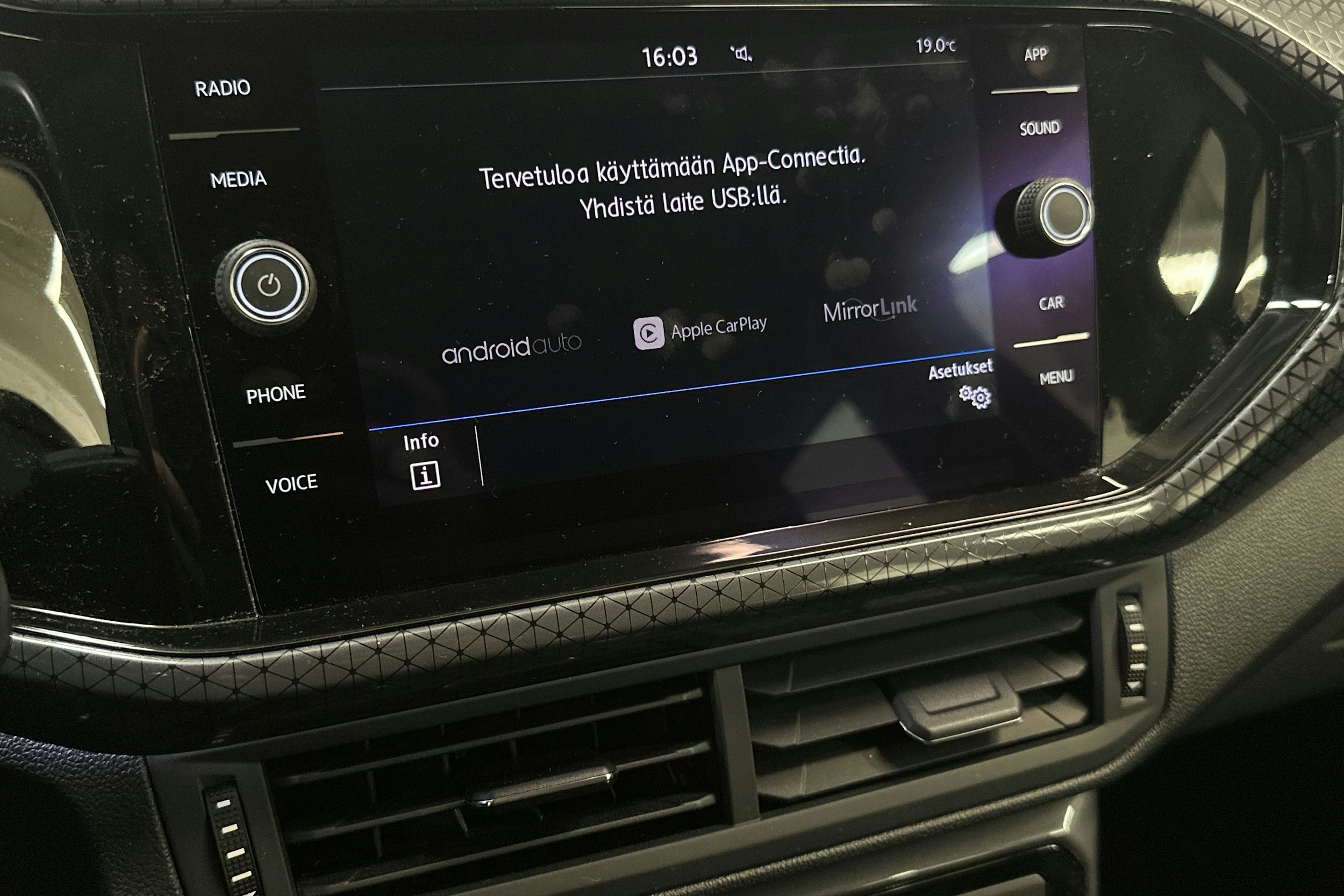 musta Volkswagen T-Cross 2020 kuva 17.