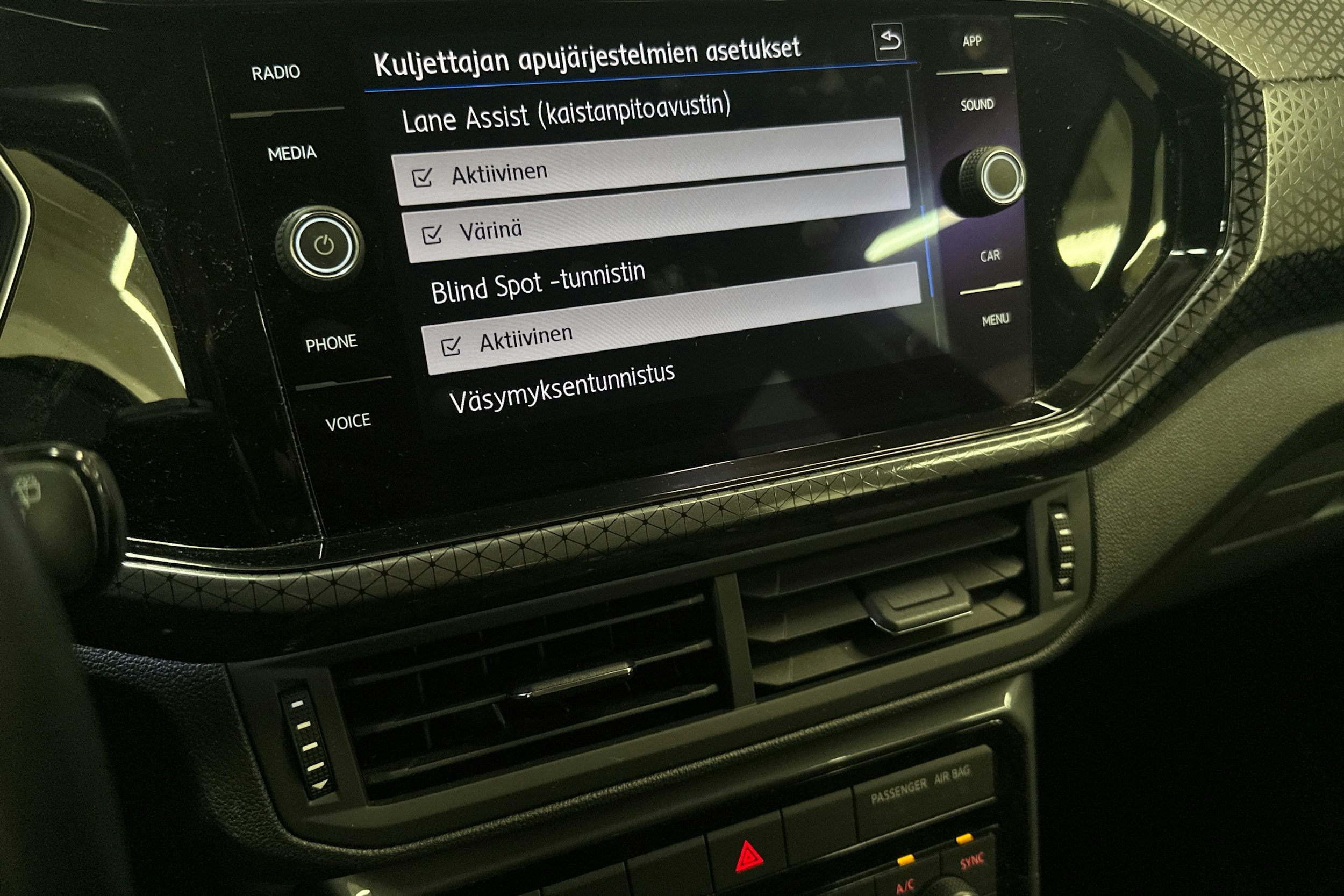 musta Volkswagen T-Cross 2020 kuva 19.