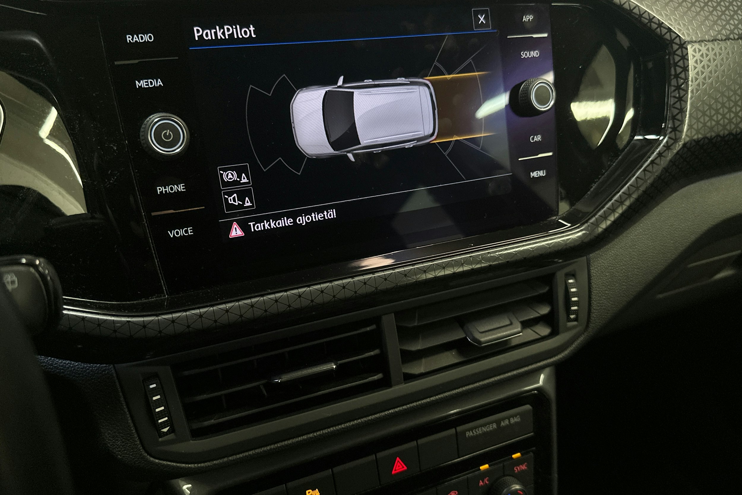 musta Volkswagen T-Cross 2020 kuva 20.