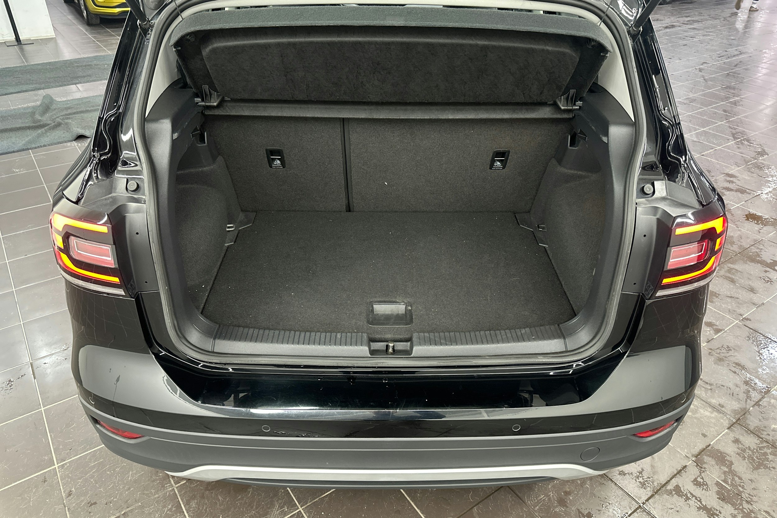 musta Volkswagen T-Cross 2020 kuva 23.