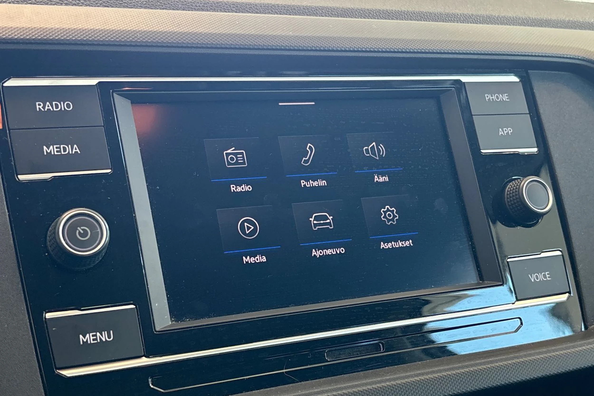 valkoinen Volkswagen T-Cross 2020 kuva 4.
