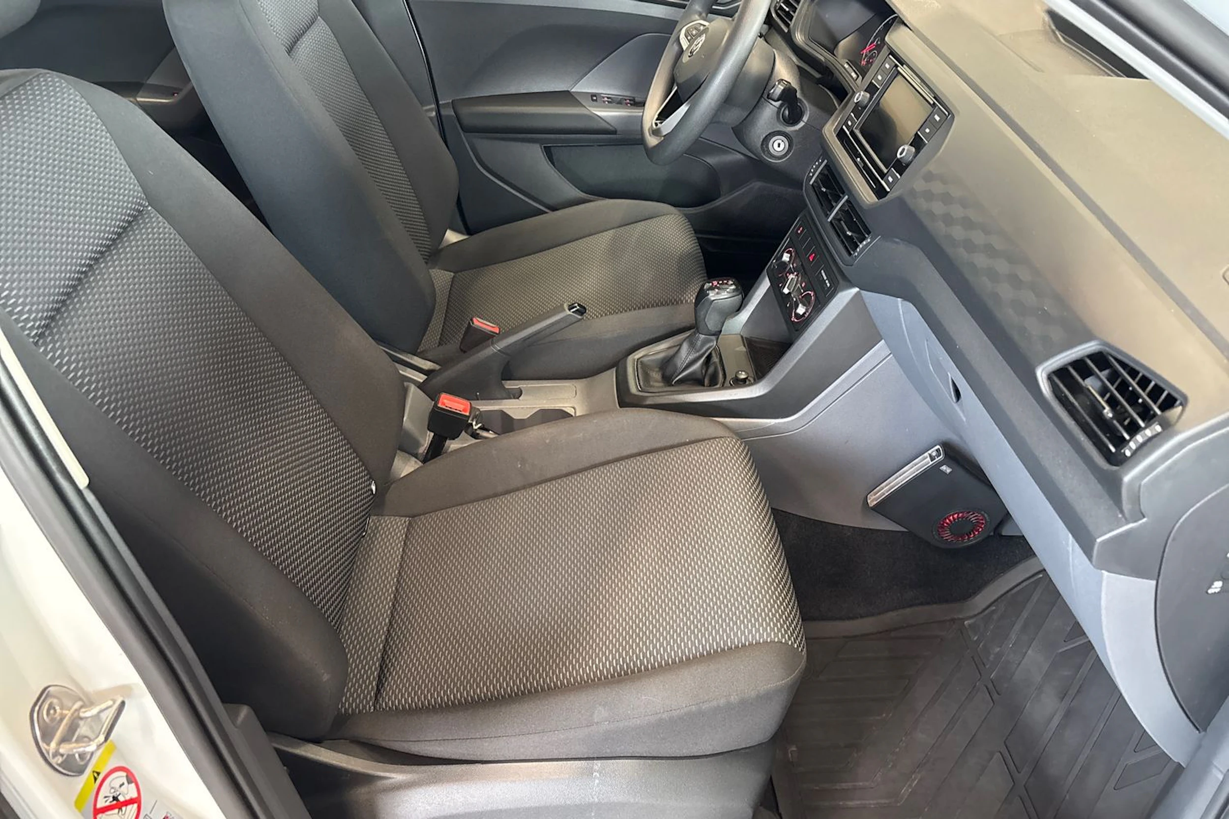 valkoinen Volkswagen T-Cross 2020 kuva 18.