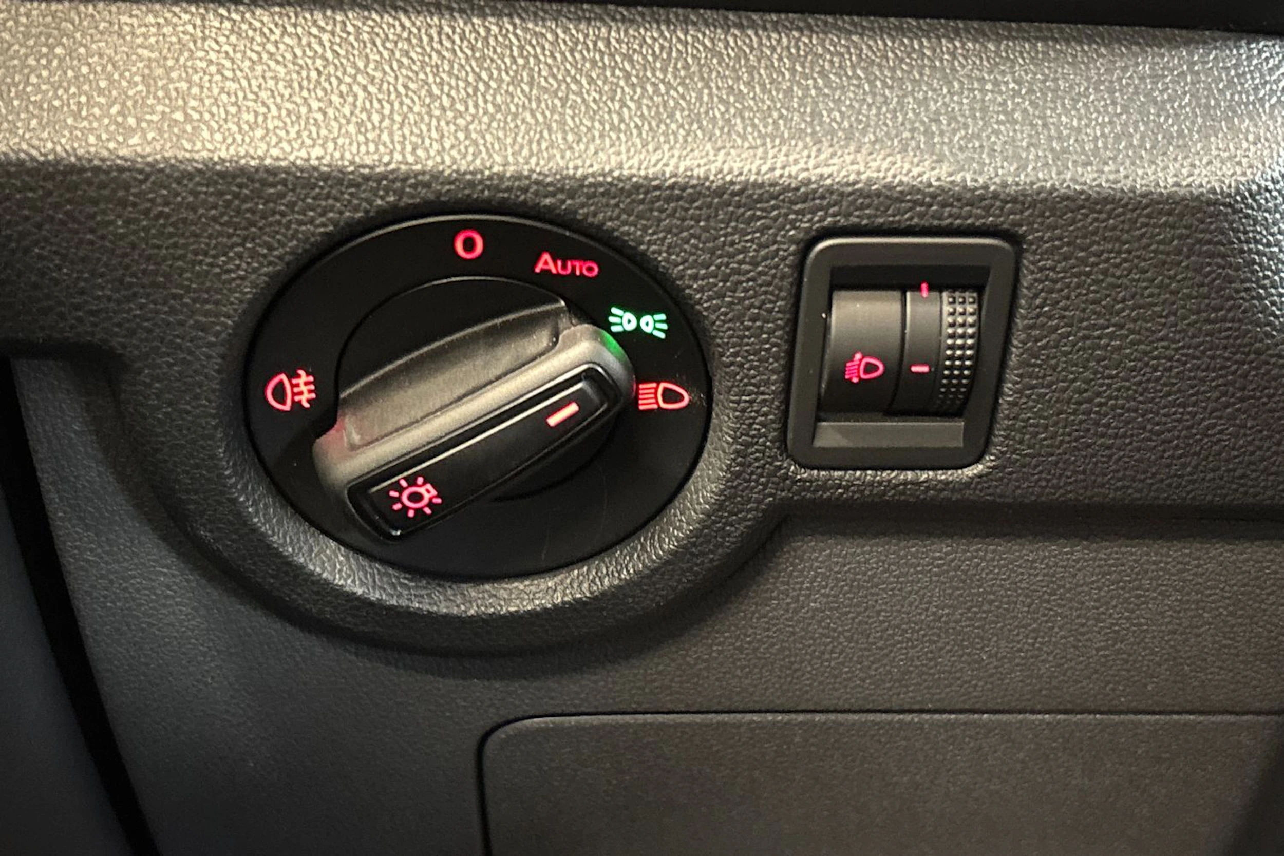 valkoinen Volkswagen T-Cross 2020 kuva 21.