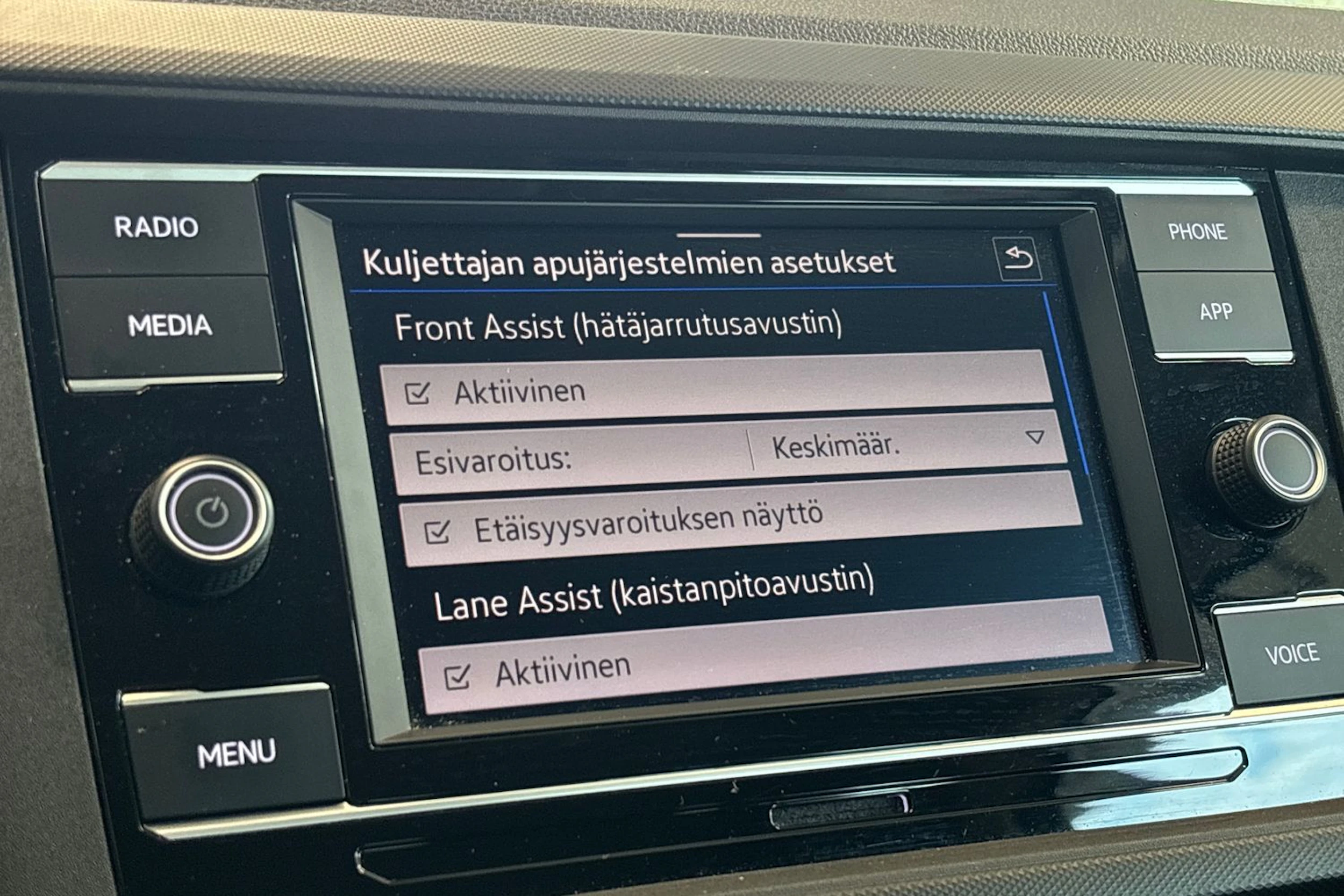 valkoinen Volkswagen T-Cross 2020 kuva 27.