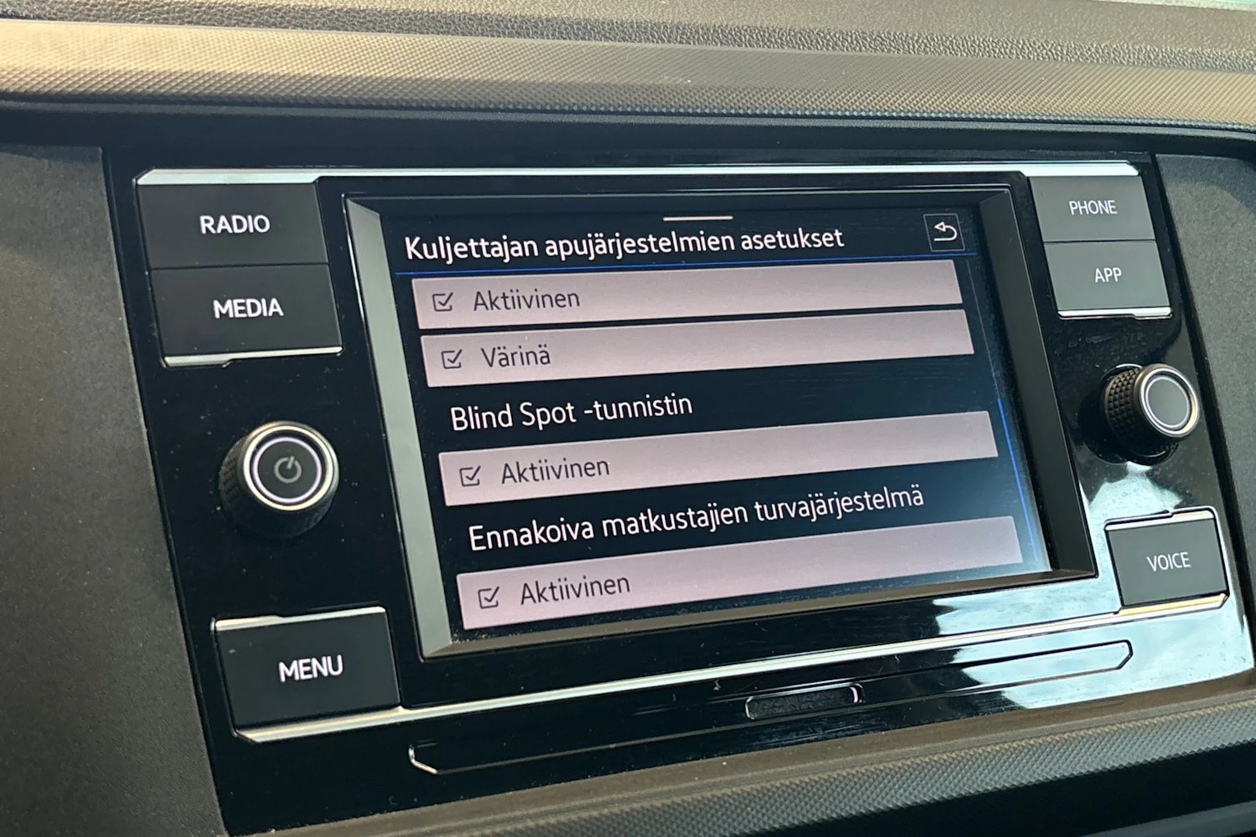 valkoinen Volkswagen T-Cross 2020 kuva 28.