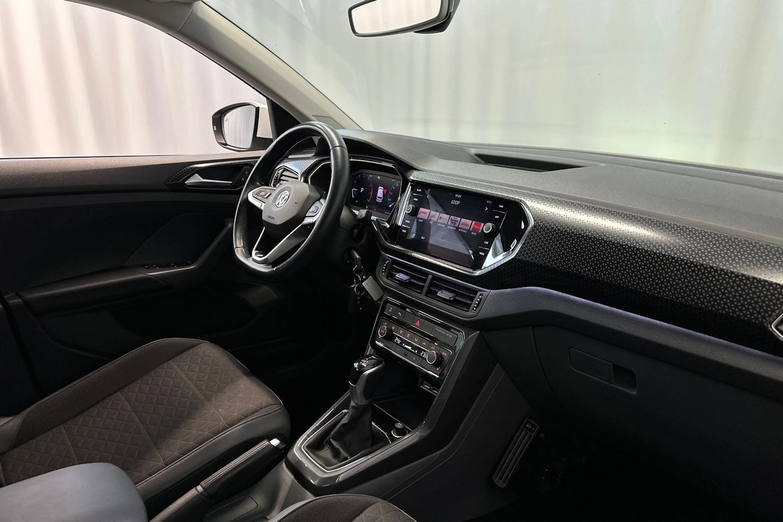 valkoinen Volkswagen T-Cross 2020 kuva 12.