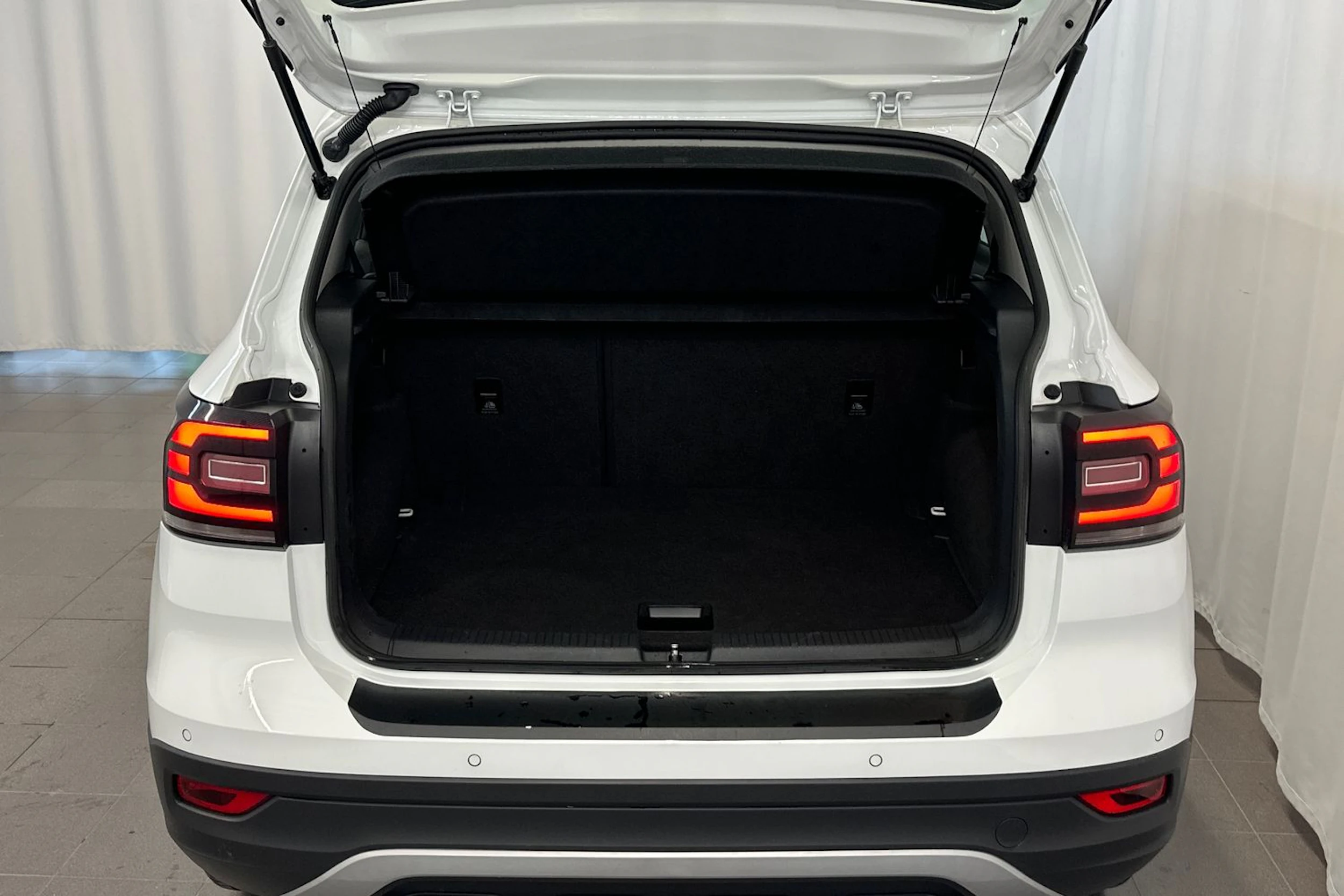 valkoinen Volkswagen T-Cross 2020 kuva 13.