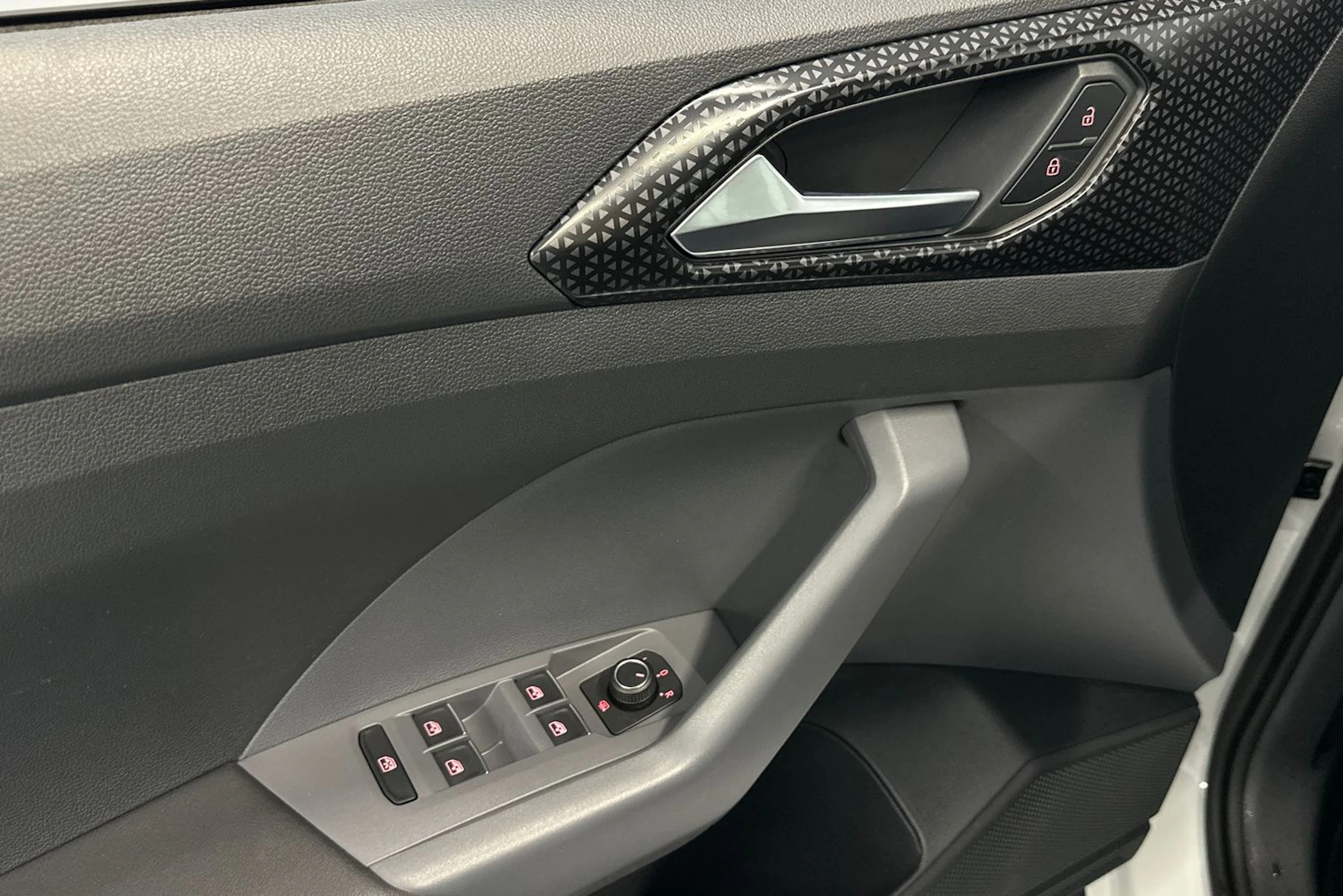 valkoinen Volkswagen T-Cross 2020 kuva 14.