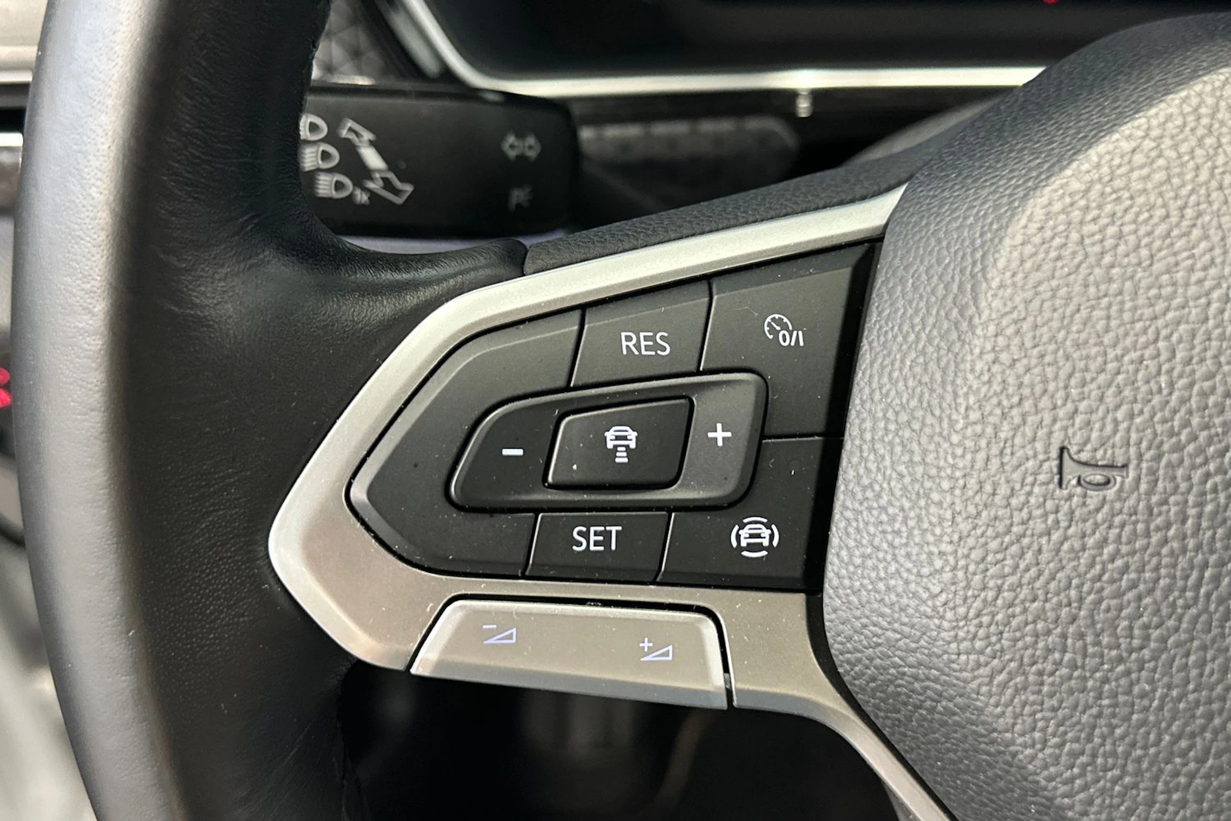 valkoinen Volkswagen T-Cross 2020 kuva 16.
