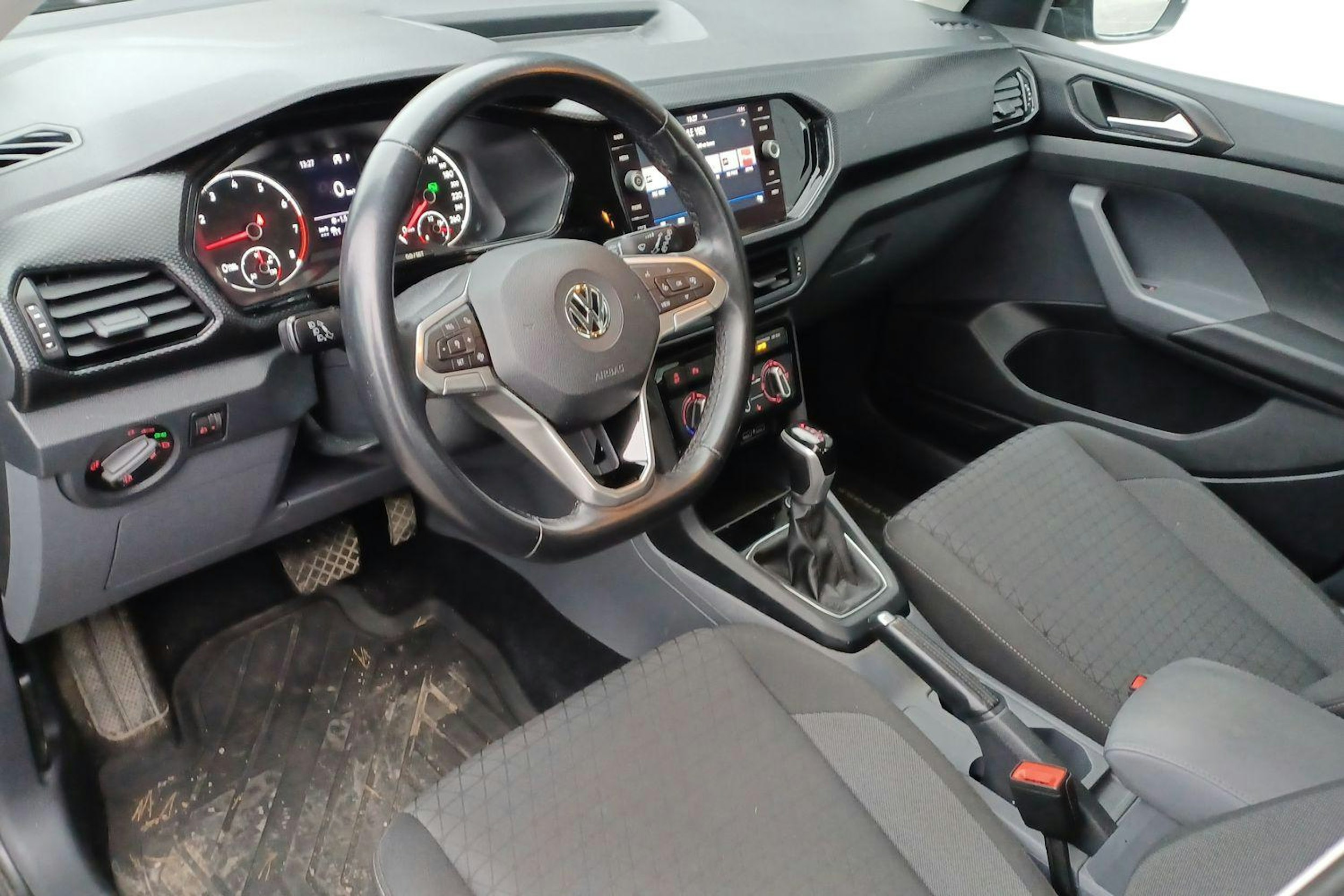 musta Volkswagen T-Cross 2020 kuva 3.