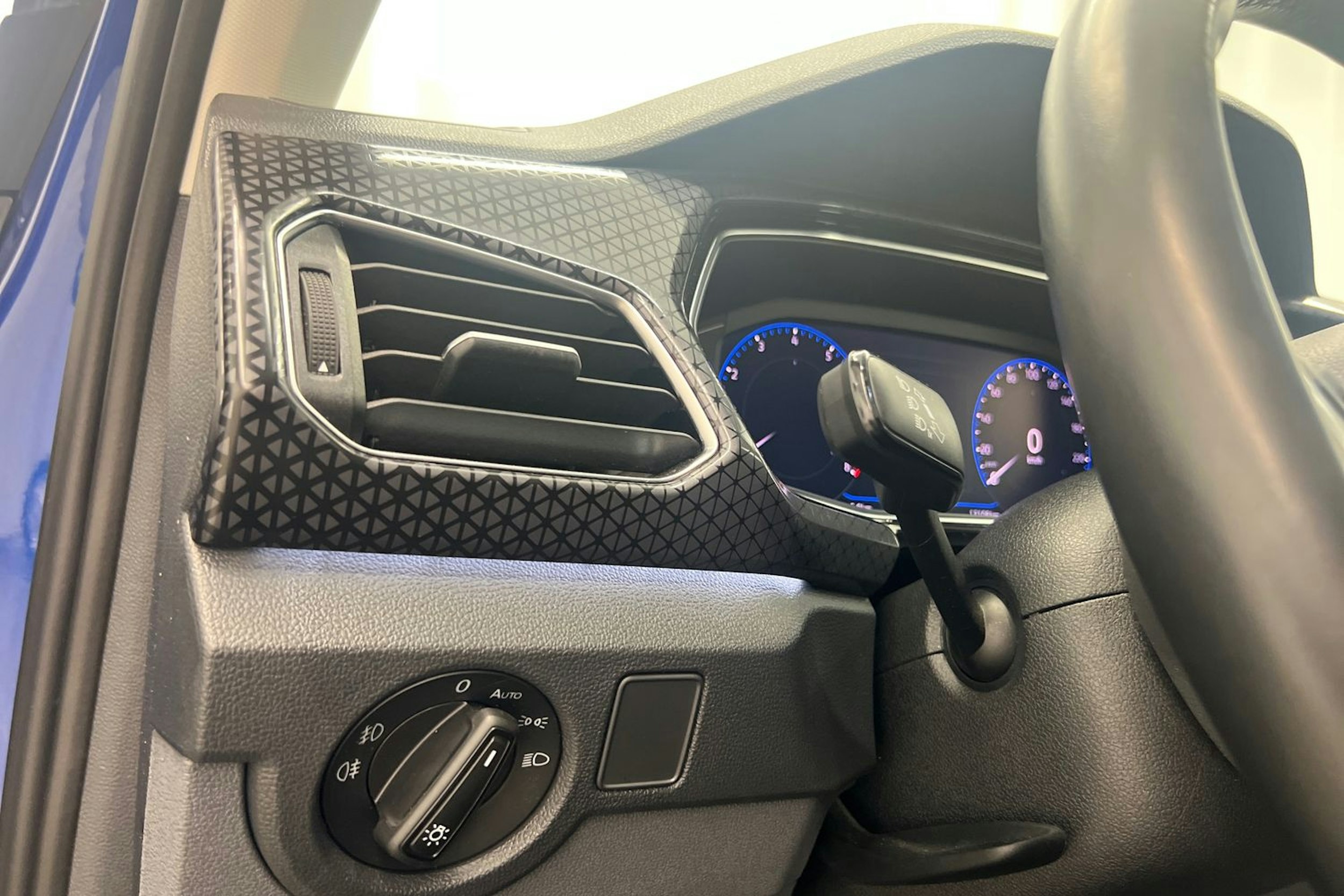 met. sininen Volkswagen T-Cross 2020 kuva 17.