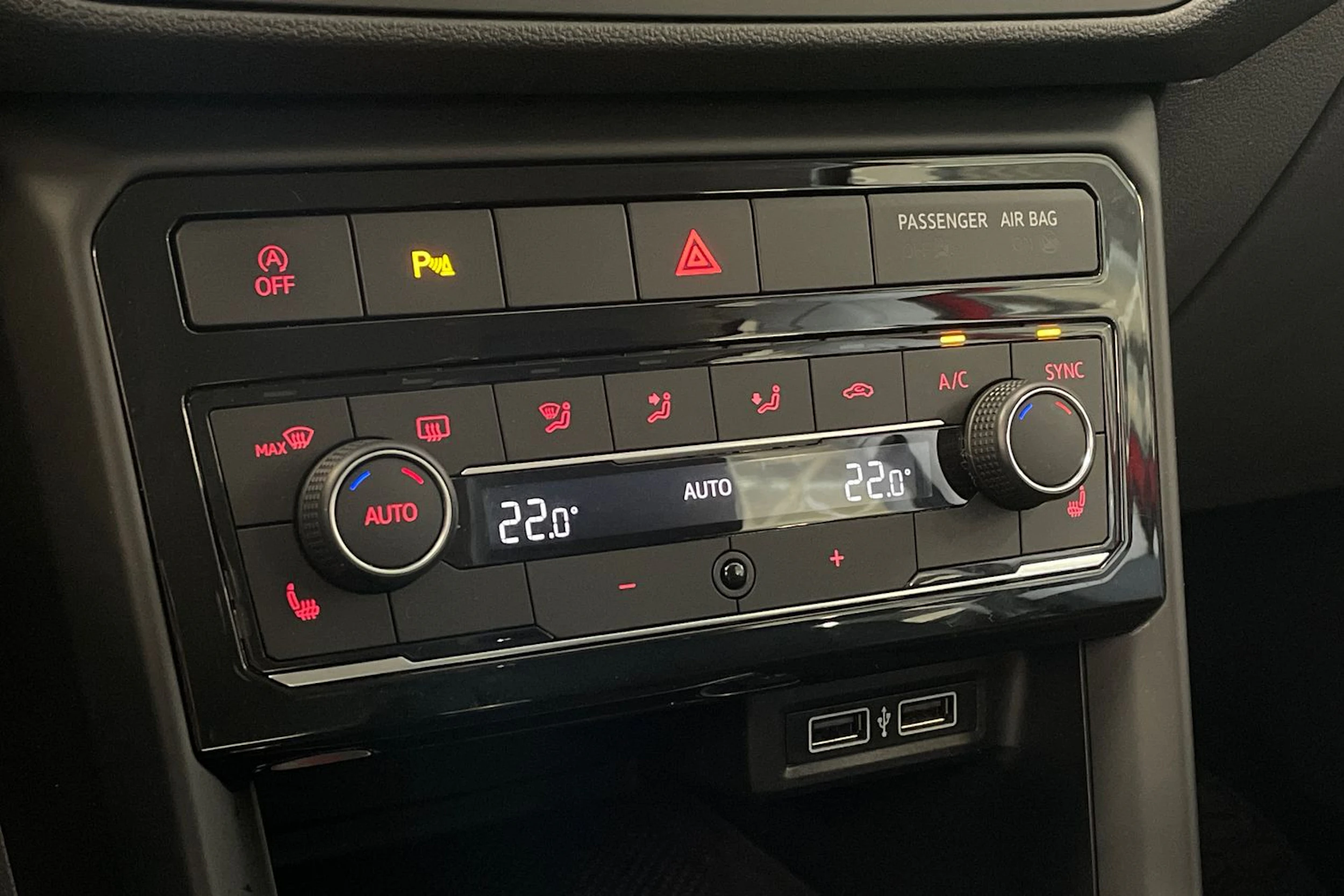 punainen Volkswagen T-Cross 2020 kuva 27.